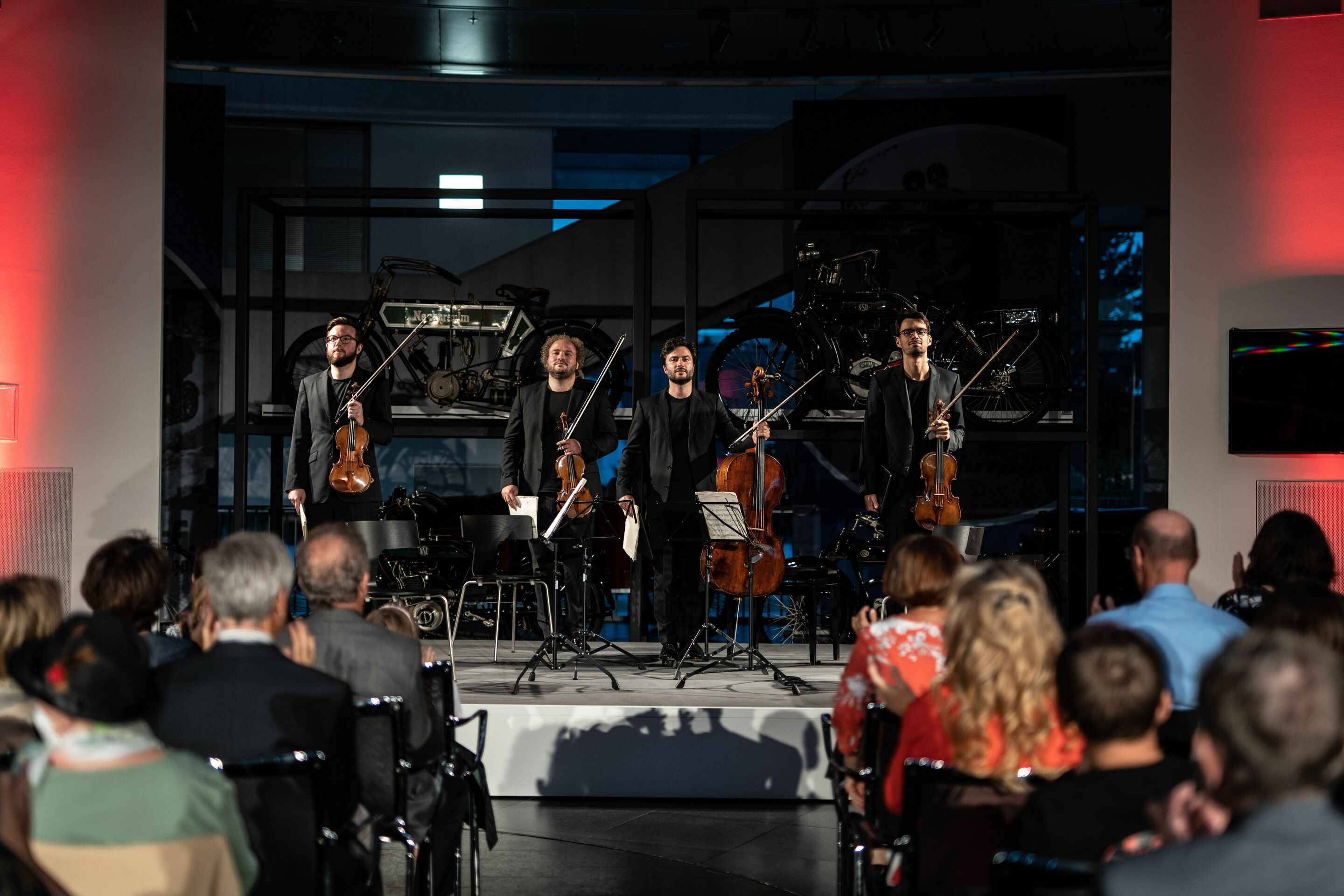Audi Sommerkonzerte 2022 - Stradivari-Legenden: Auftritt des Goldmund-Quartetts im Audi museum mobile bei den Audi Sommerkonzerten 2022