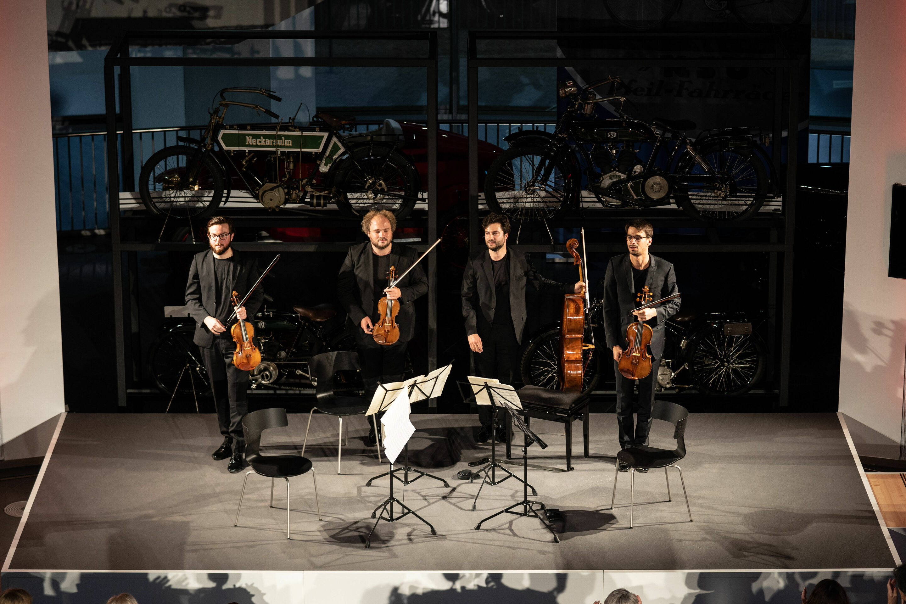Audi Sommerkonzerte 2022 - Stradivari-Legenden
Goldmund Quartett:
Florian Schötz (Violine)
Pinchas Adt (Violine)
Christoph Vandory (Viola)
Raphael Paratore (Violoncello)
