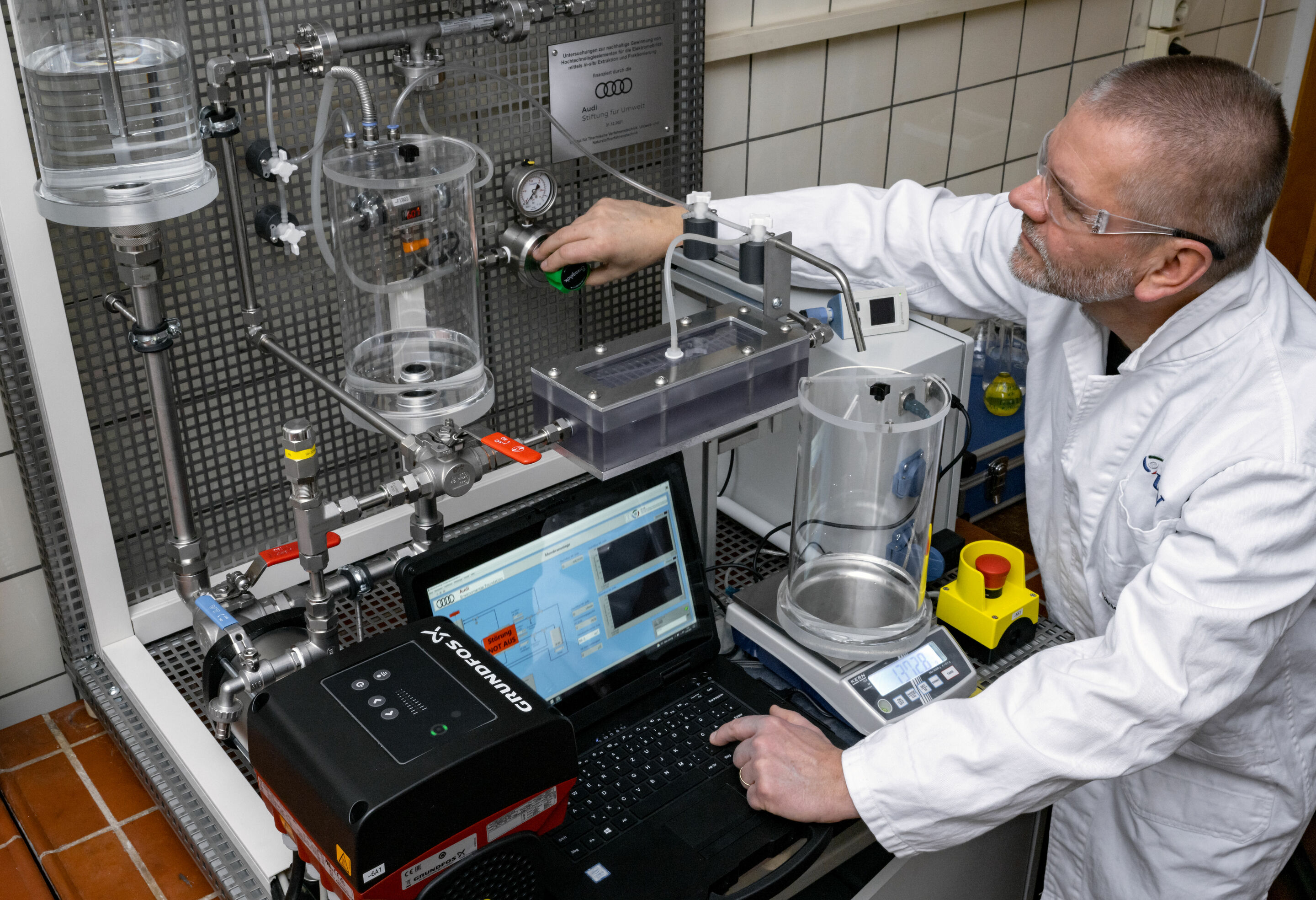 Membrane Mining: nachhaltige Gewinnung von Hochtechnologiemetallen - Bei einem von der Audi Stiftung für Umwelt geförderten Forschungsprojekt werden Rohstoffe mittels Membrantechnik unter Tage umweltschonend und nachhaltig abgebaut.