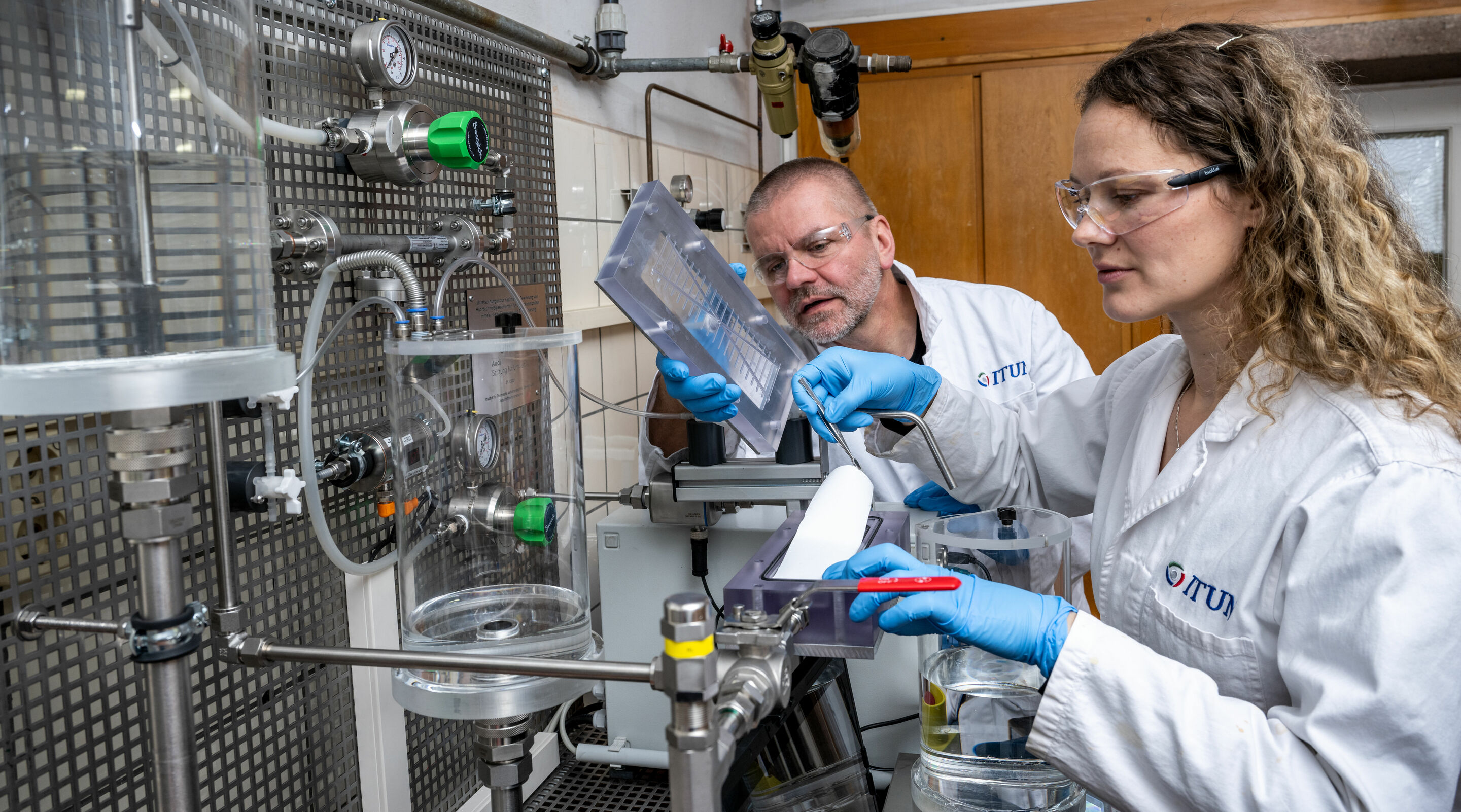 Membrane Mining: nachhaltige Gewinnung von Hochtechnologiemetallen - Bei einem von der Audi Stiftung für Umwelt geförderten Forschungsprojekt werden Rohstoffe mittels Membrantechnik unter Tage umweltschonend und nachhaltig abgebaut.
