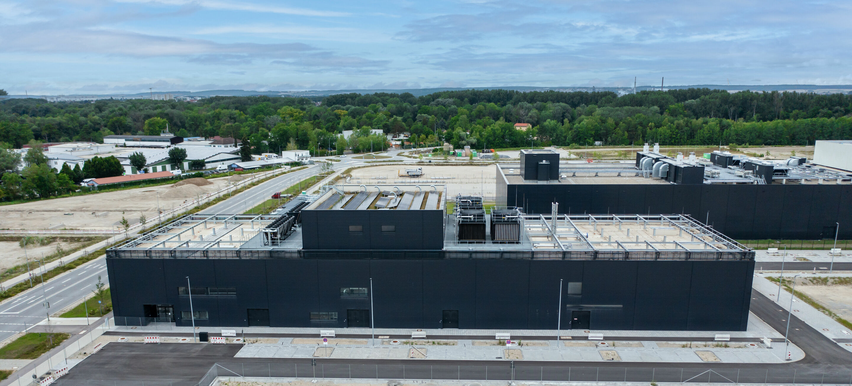 75 hectares for the future – eco-friendly soil remediation and sustainable energy concept at the IN-Campus technology park - The Energy Control Center not only does it supply energy, it is also the heart and brain of the energy system concept for the...