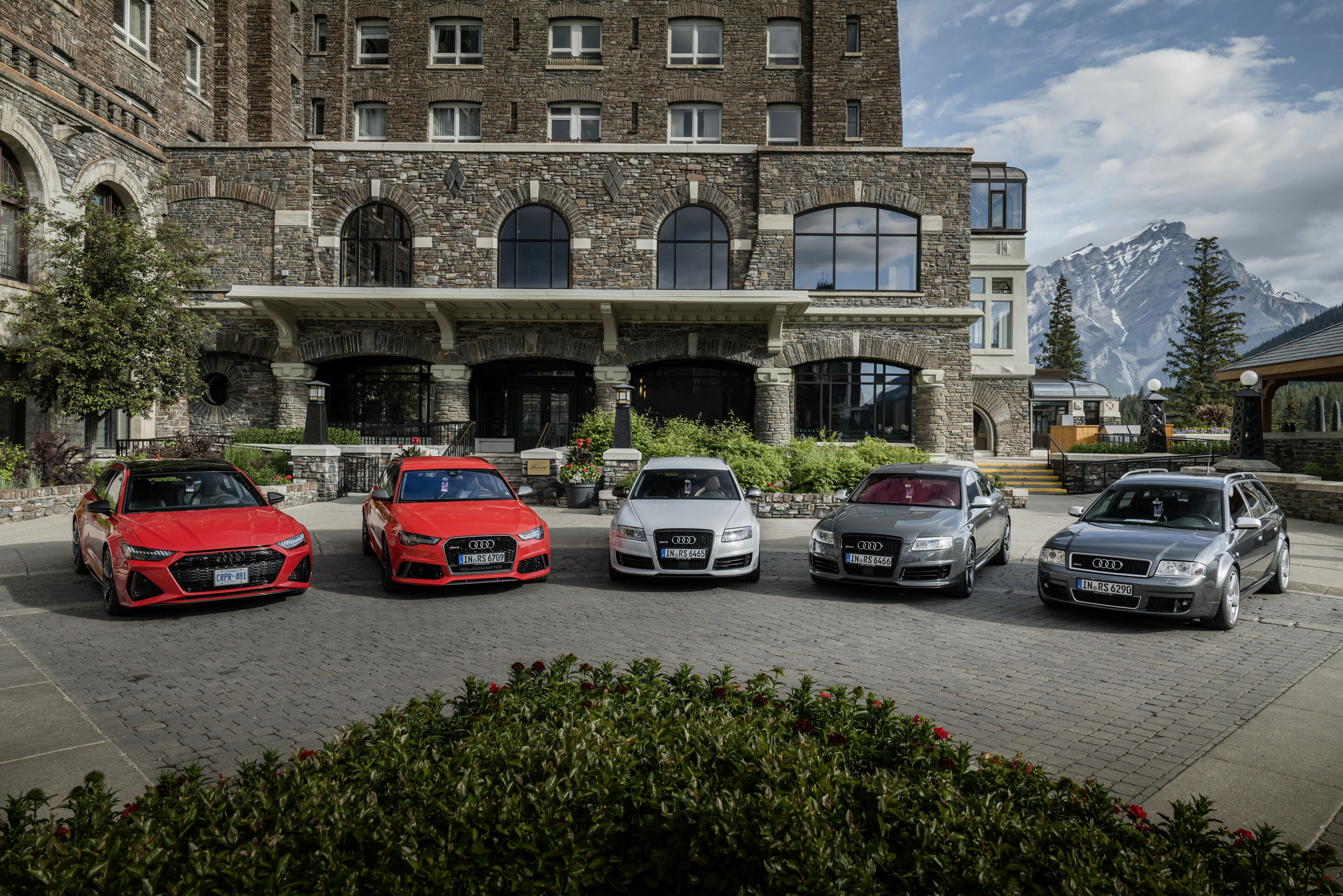 20th anniversary Audi RS 6 - Static photo
Misano red  (since 2019), Inuit white (2008 - 2011),  Sedan Nimbus grey (2008 - 2011), Daytona grey (2002 - 2004)