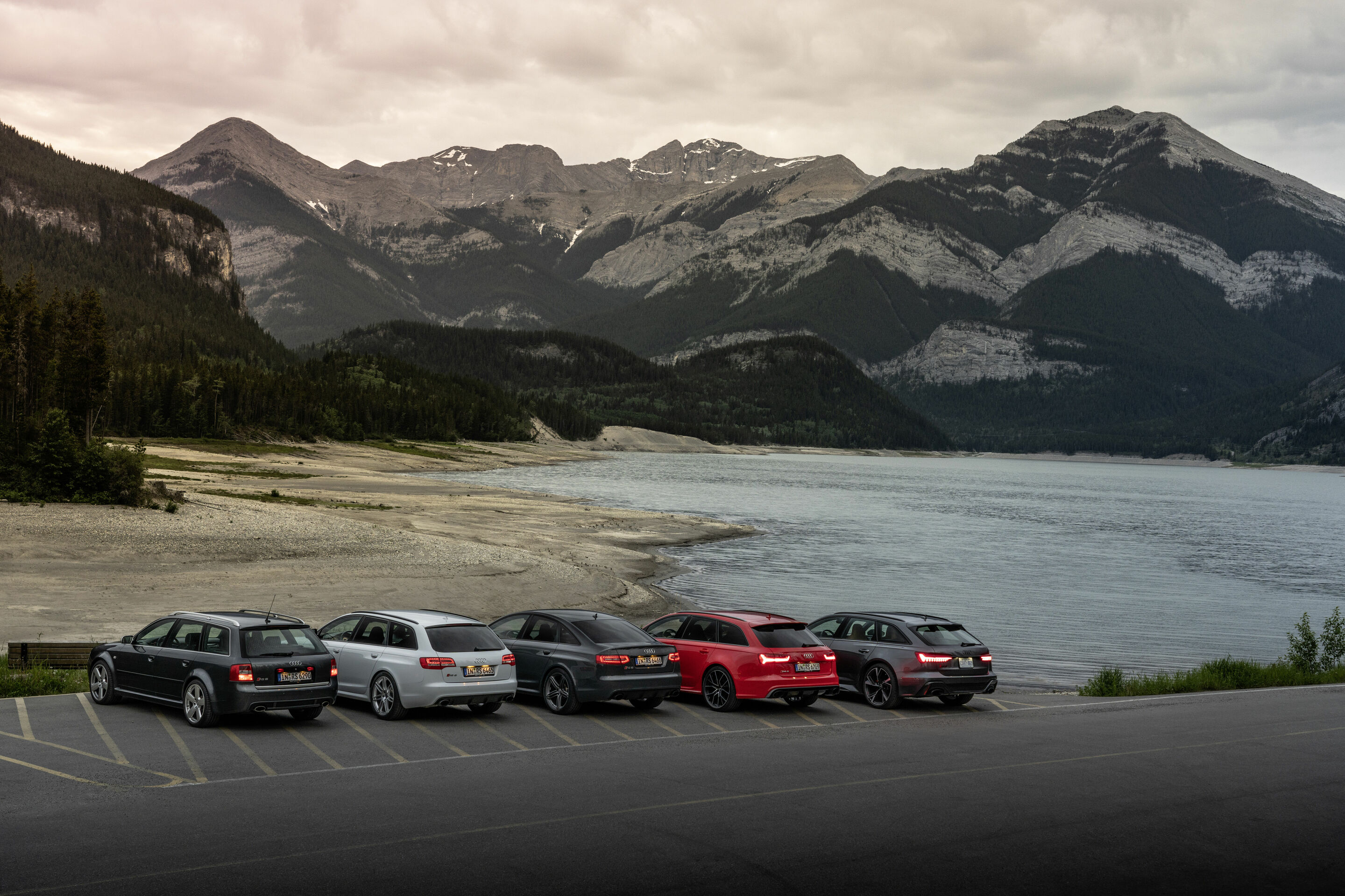20th anniversary Audi RS 6 - Daytonagrau (2002 - 2004) , Misanorot (2013 - 2018), Daytonagrau (seit 2019), Inuitweiß (2008 - 2011), Limousine Nimbusgrau (2008 - 2011)