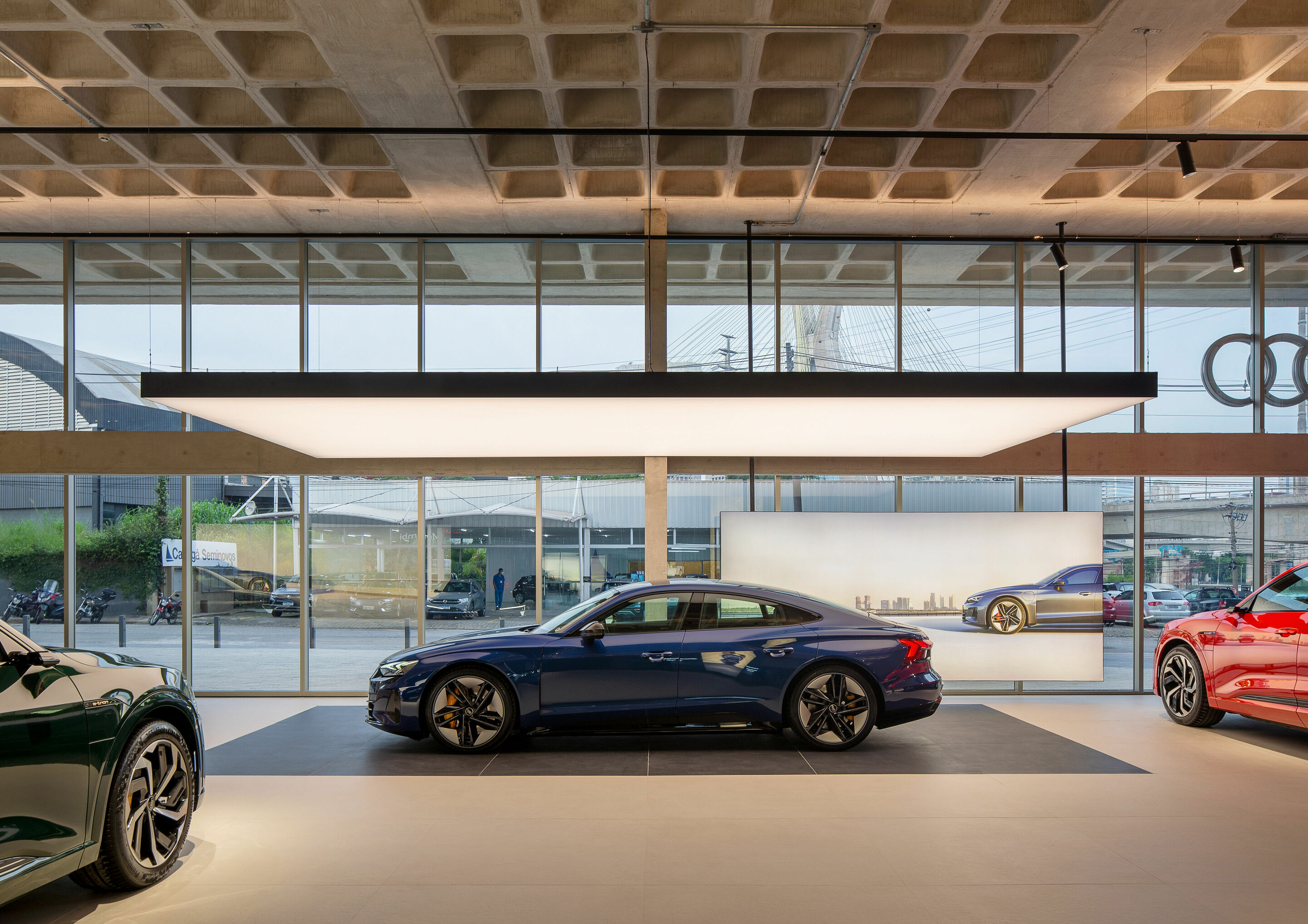 Audi Progressive Retail: The brand with the four rings launches a new interactive concept for customers - The models take to the stage in atmospheric lighting.