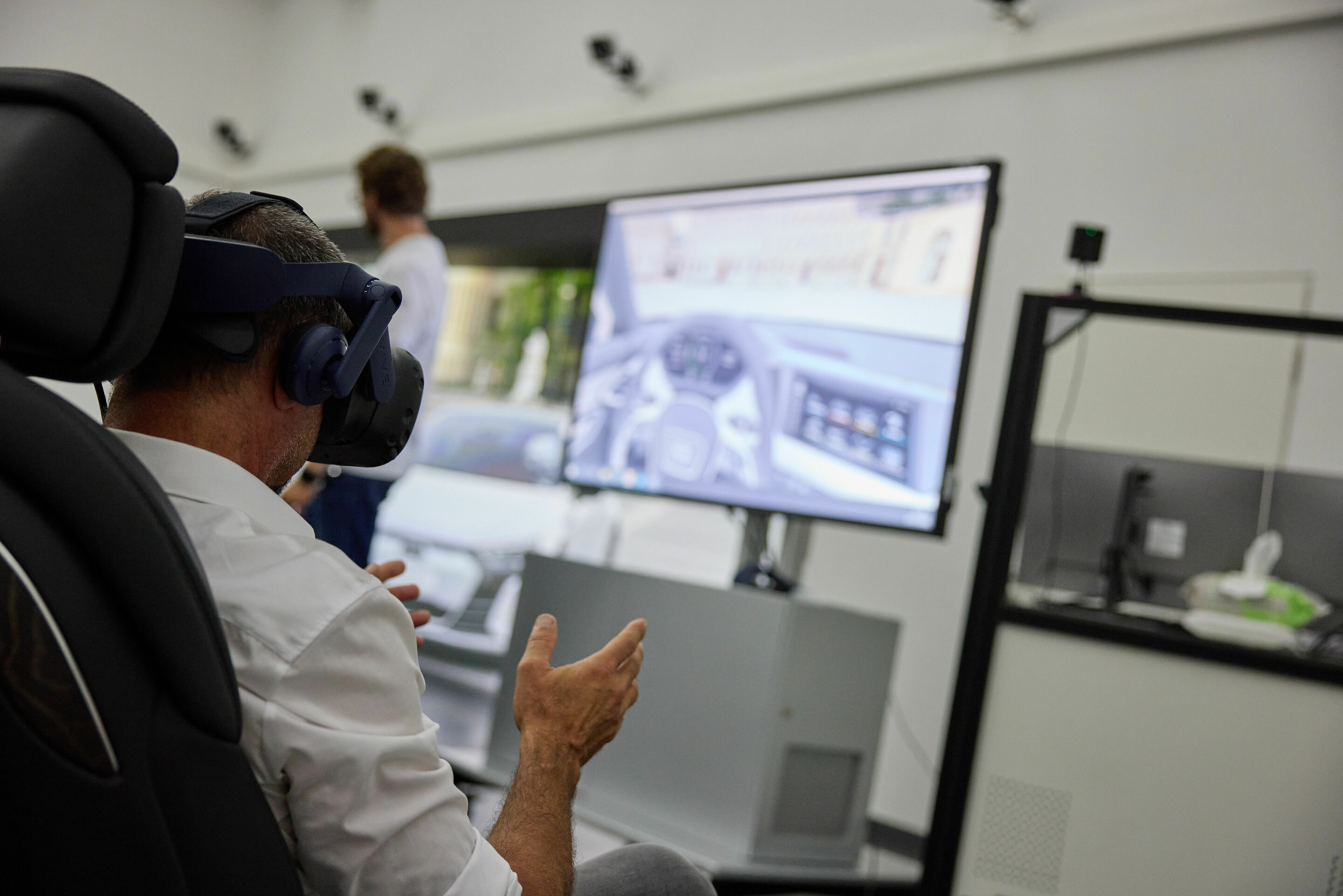 Smart Production - Smart Production: Audi nutzt virtuelle Techniken, um den Design- und Entwicklungsprozess aus Produktionssicht zu beeinflussen. Journalist_innen können die Prozesse vor Ort erleben.