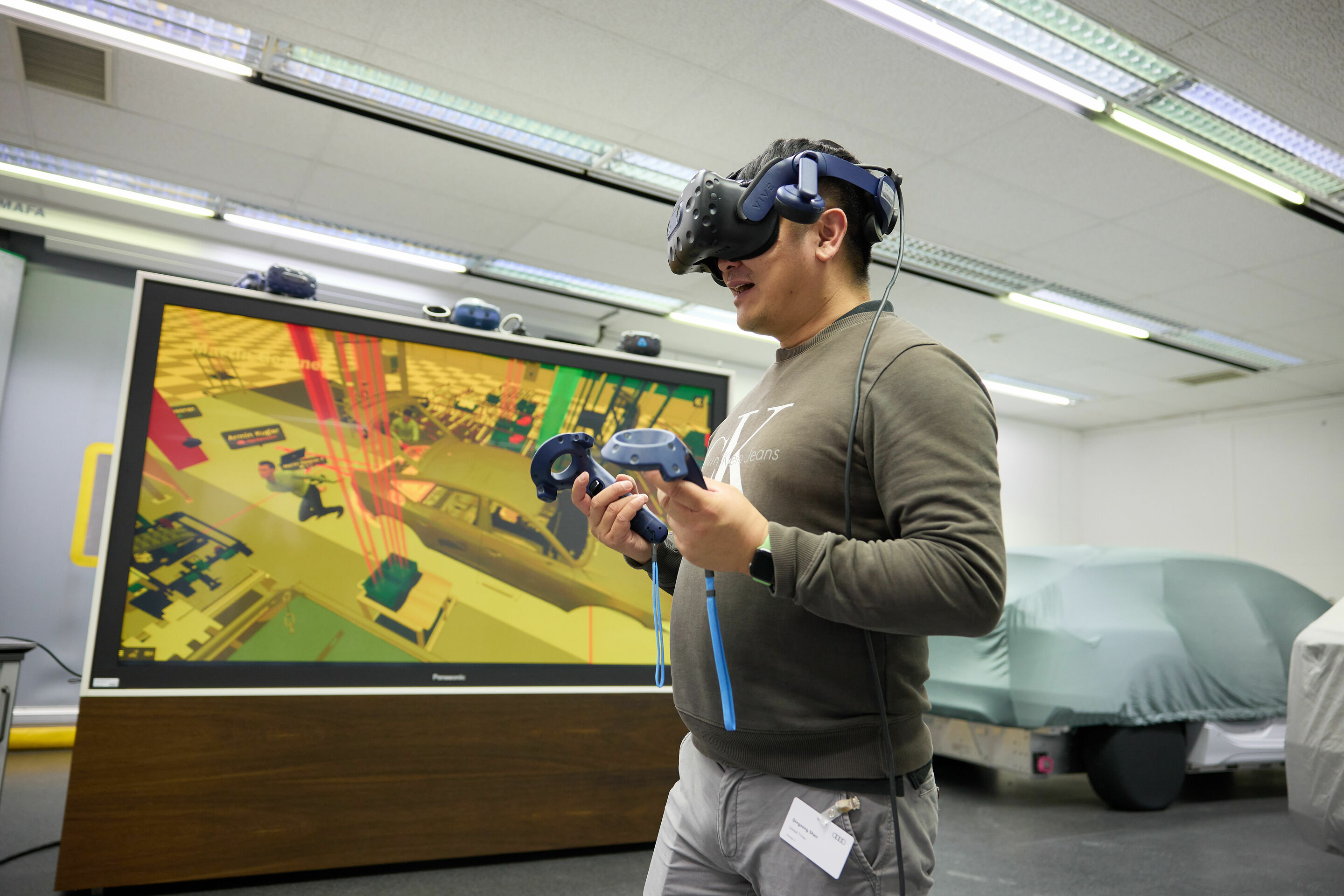 Smart Production - Smart Production: Audi nutzt virtuelle Techniken, um den Design- und Entwicklungsprozess aus Produktionssicht zu beeinflussen. Journalist_innen können die Prozesse vor Ort erleben.