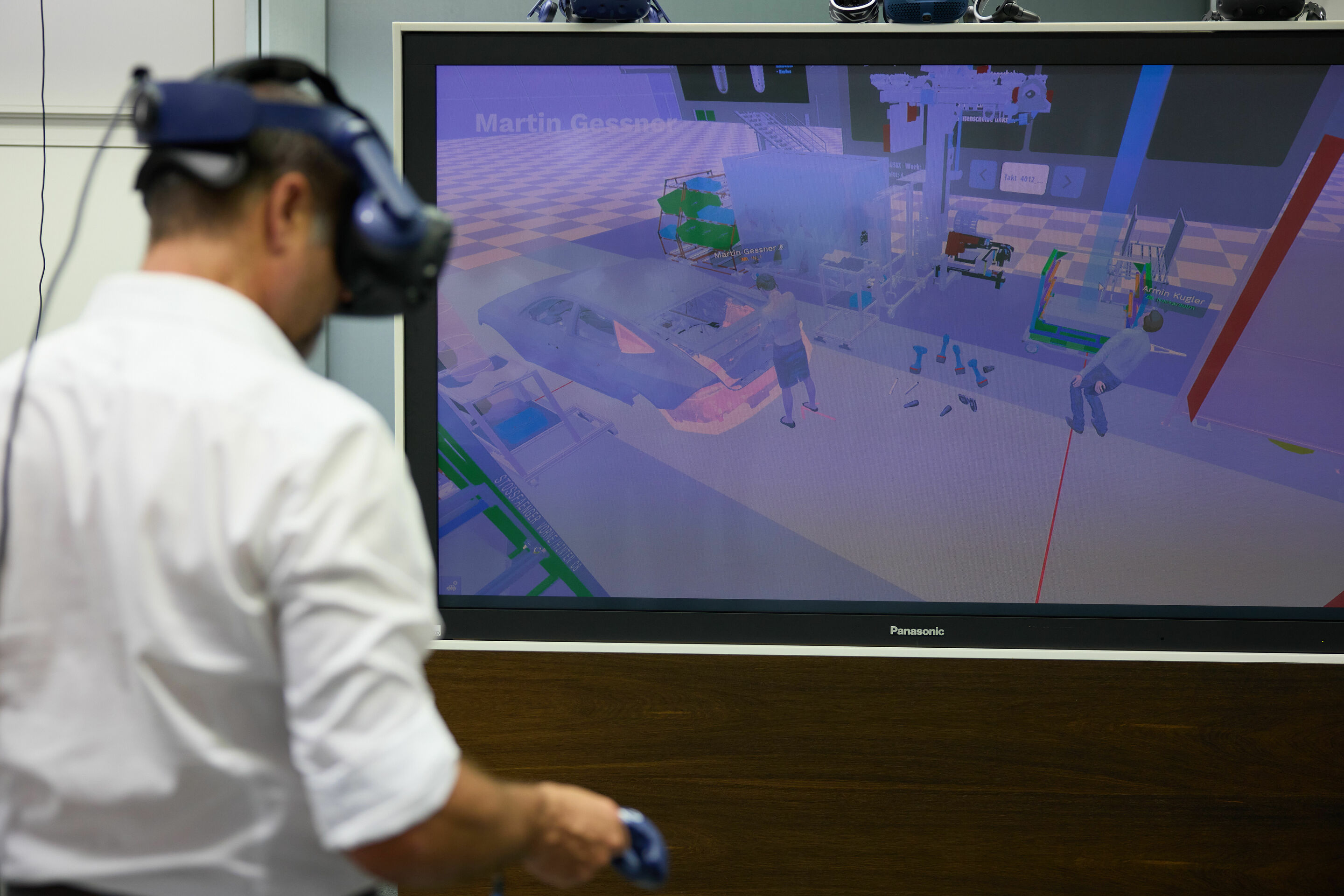 Smart Production - Smart Production: Audi nutzt virtuelle Techniken, um den Design- und Entwicklungsprozess aus Produktionssicht zu beeinflussen. Journalist_innen können die Prozesse vor Ort erleben.