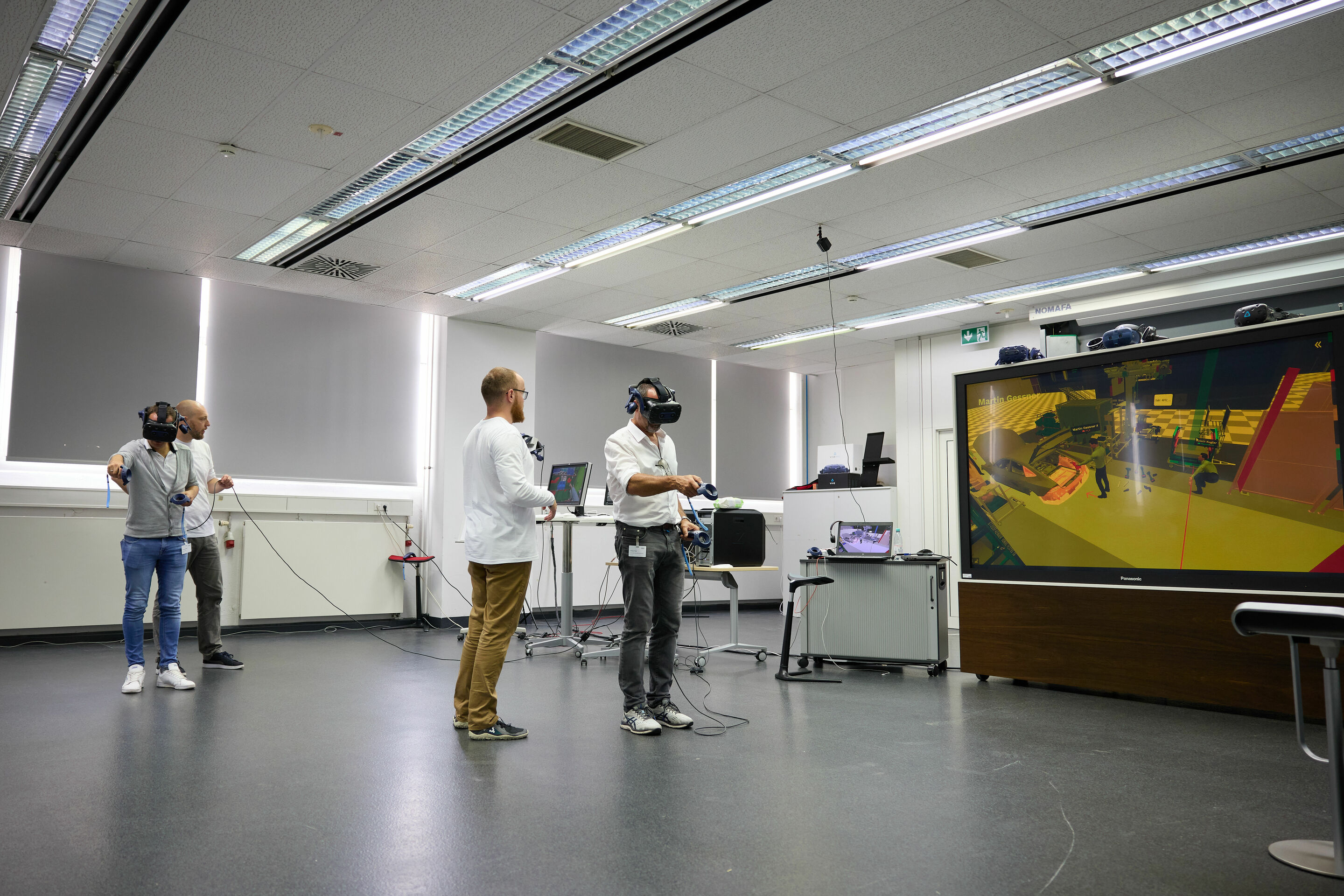 Smart Production - Smart Production: Audi nutzt virtuelle Techniken, um den Design- und Entwicklungsprozess aus Produktionssicht zu beeinflussen. Journalist_innen können die Prozesse vor Ort erleben.