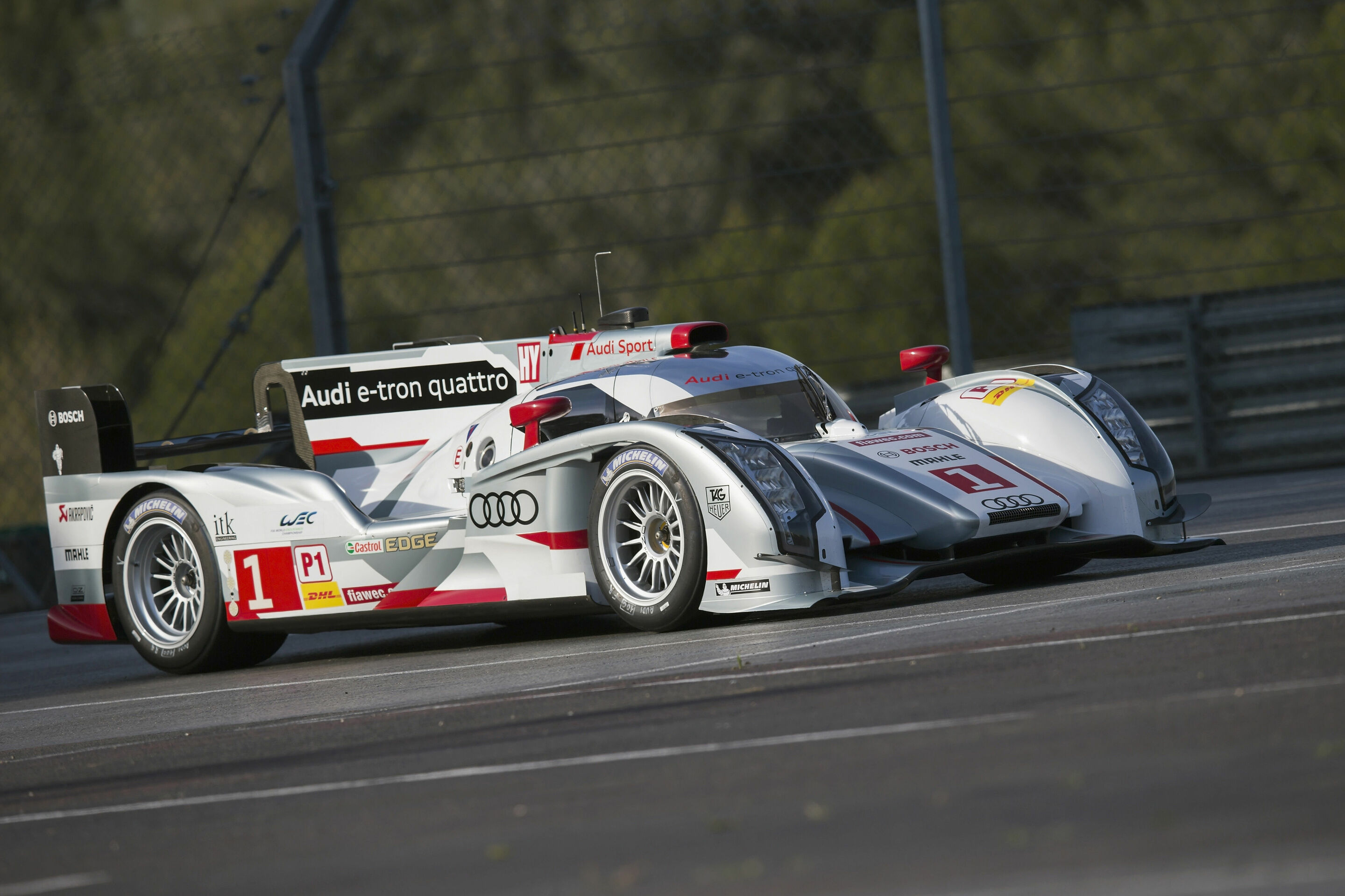 WEC Spa: Audi presents “long-tail” R18 - Audi is pursuing ambitious aims at round 2 of the FIA World Endurance Championship (WEC) on May 4 at Spa. The version of the Audi R18 e-tron quattro that was victorious at the season opener is to extend Championship...