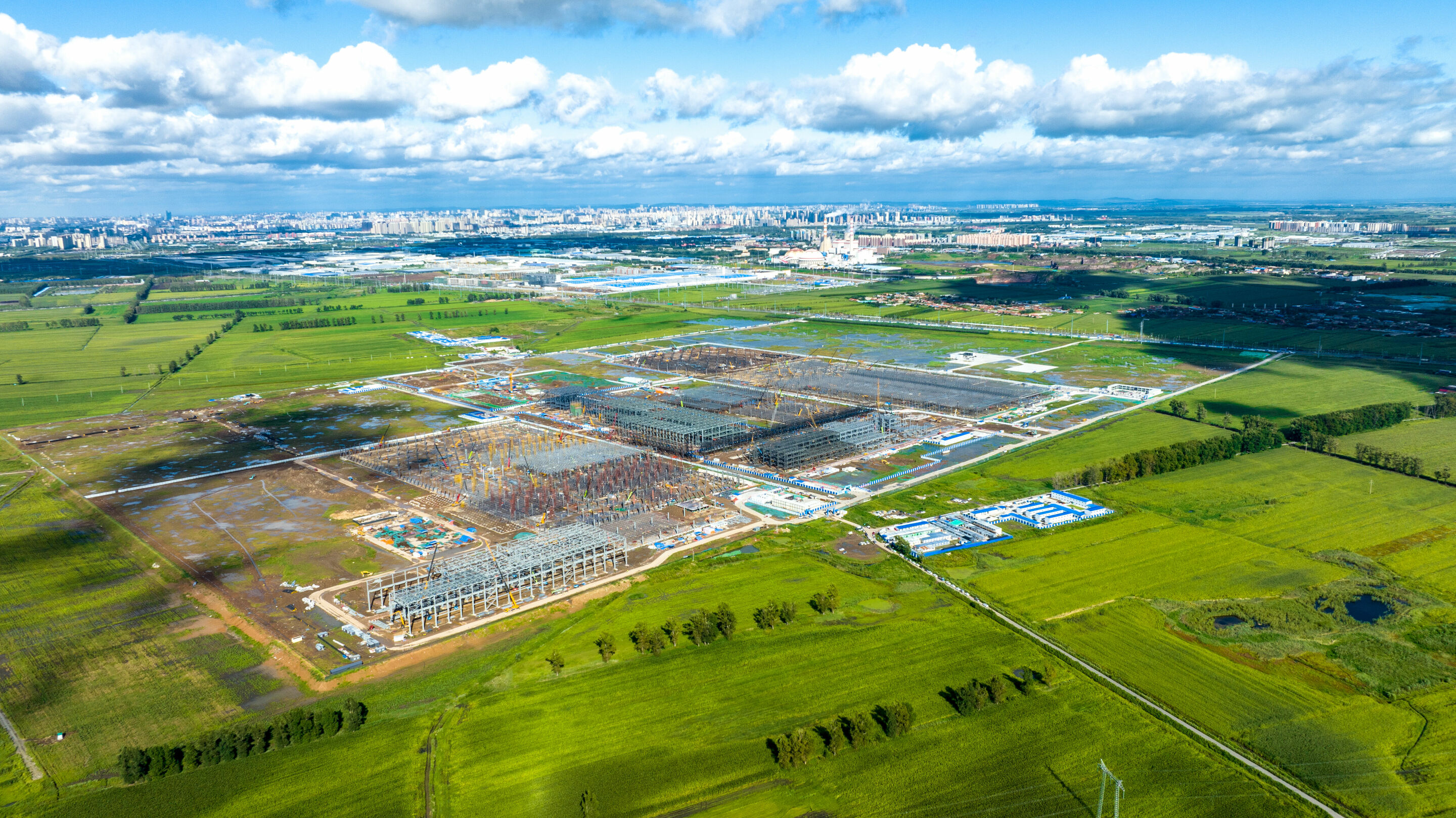 Eine neue smarte Fabrik entsteht - Die Audi FAW NEV Company errichtet in Changchun, China, einen Produktionsstandort für vollelektrische Audi-Modelle auf Basis der PPE Plattform. Das Foto zeigt den Status der Bauarbeiten Mitte August 2022.