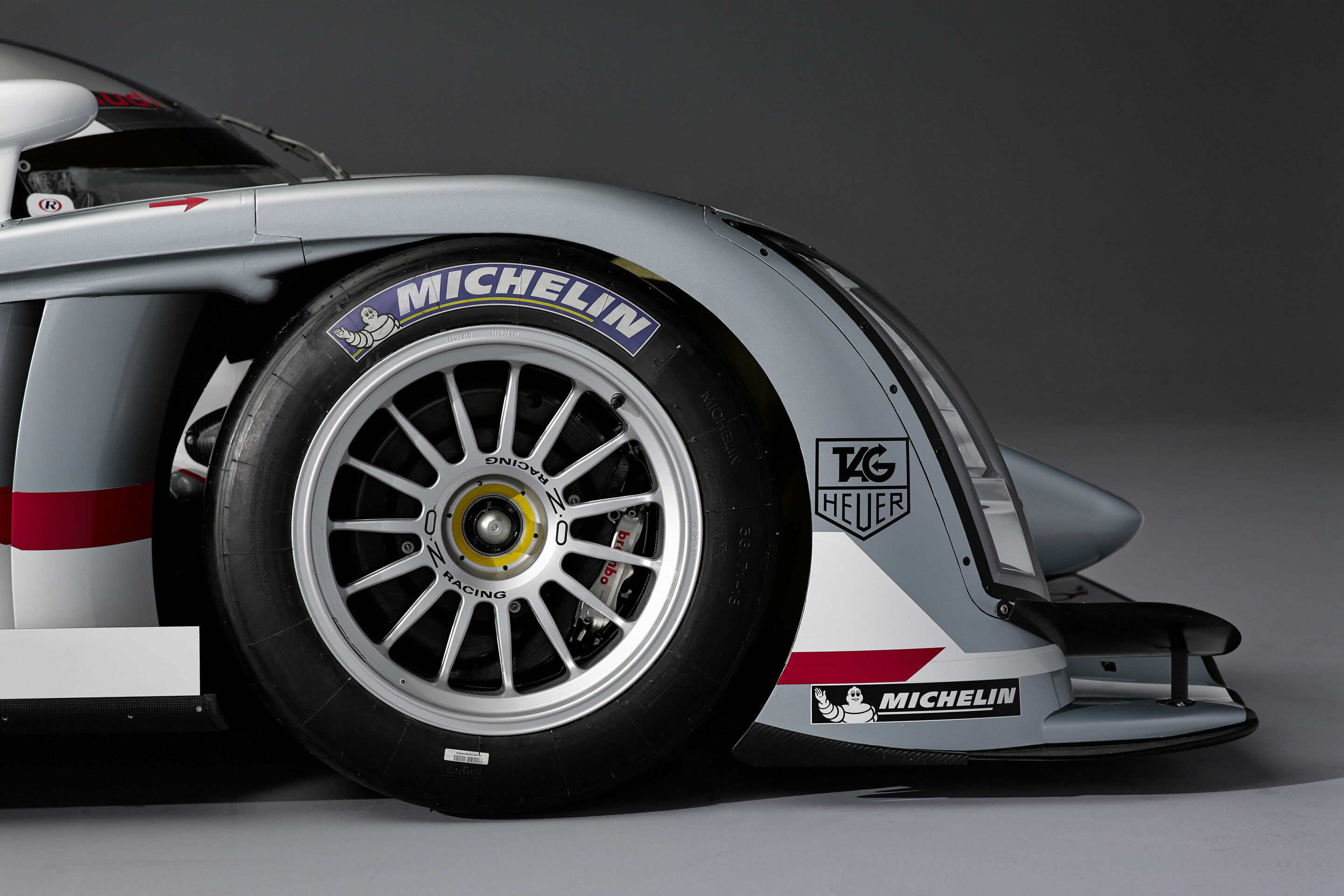 Vier Audi R18 e-tron quattro beim Testtag für die 24 Stunden von Le Mans - Am 9. Juni 2013 setzt Audi beim Testtag für die 24 Stunden von Le Mans vierAudi R18 e-tron quattro ein. Neben den für das Rennen genannten Autos mit den Startnummern 1, 2 und 3...