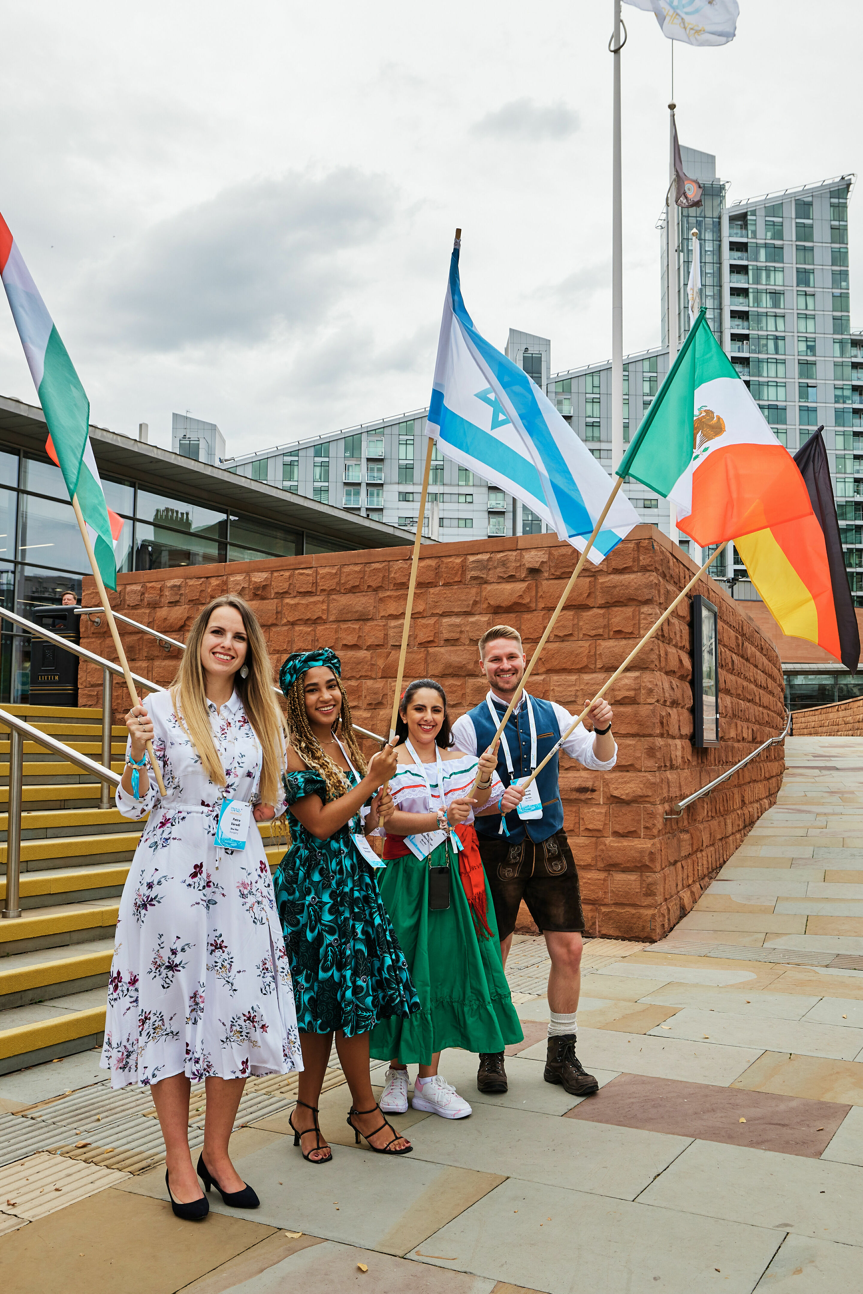 Zukunftsvisionen in Manchester: Audi bringt junge Talente zum One Young World Summit - Delegierte und Stipendiat_innen von Audi und der Audi Stiftung für Umwelt erhalten die Chance, ihre Projekte für Umweltschutz und soziale Gerechtigkeit vorzustellen