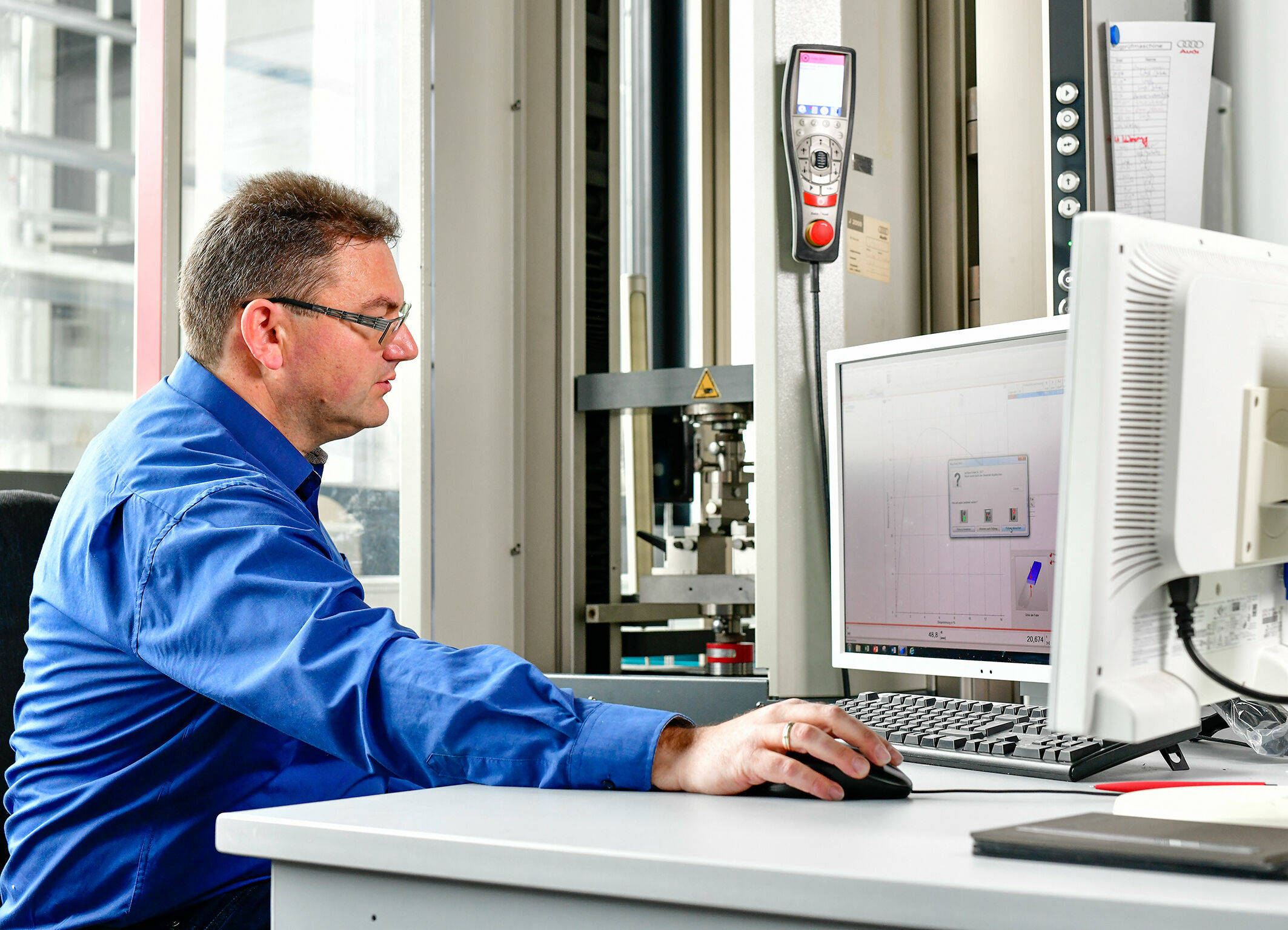 Pilot Project: Physical Recycling Makes Mixed Plastic Waste Recyclable - Quality assurance: test series with samples made from recycled materials are repeated multiple times at the lab and evaluated digitally.