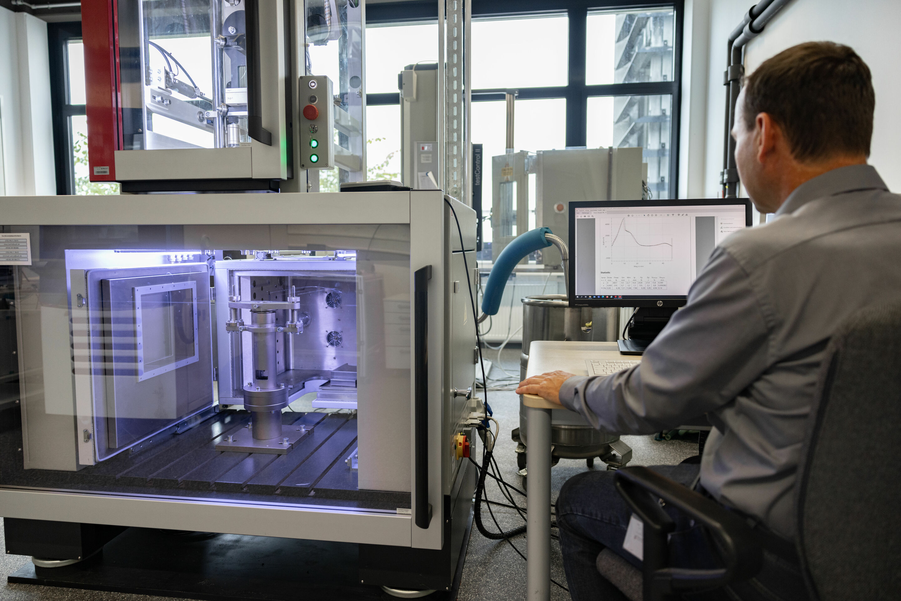 Pilot Project: Physical Recycling Makes Mixed Plastic Waste Recyclable - Quality assurance: the impact weight tester serves to analyze the properties of components made from new and recycled materials. This quality check ensures all components pass the...