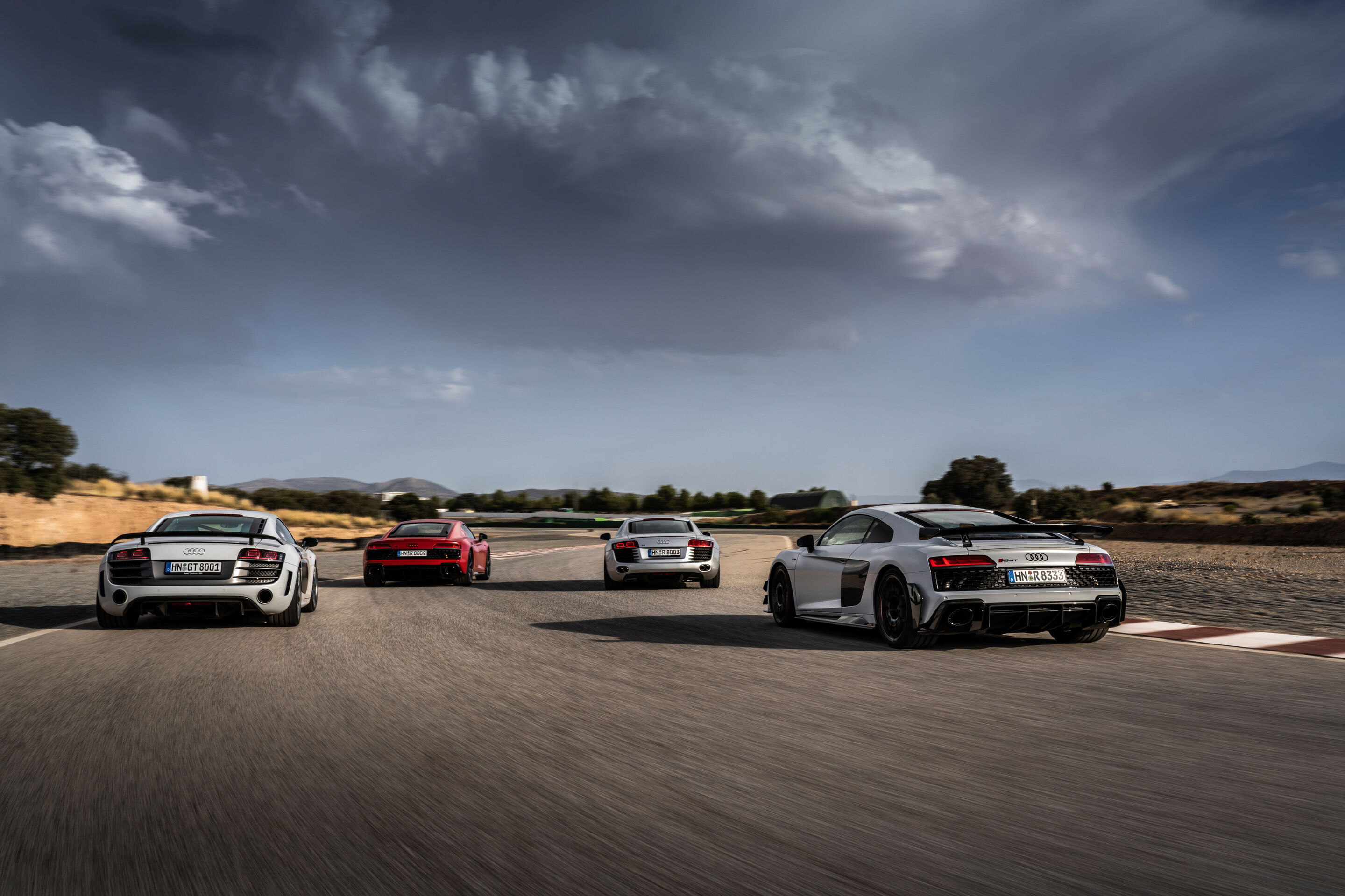 Audi R8 Coupé V10 GT RWD, Audi R8 Coupé V10 performance RWD, Audi R8 GT Coupé (1st Generation), Audi R8 5.2 FSI quattro (1st Generation) (until 2024) - Static photo:
Audi R8 Coupé V10 GT RWD, Colour: Suzuka Grey,
Audi R8 Coupé V10 performance RWD, Colour:...