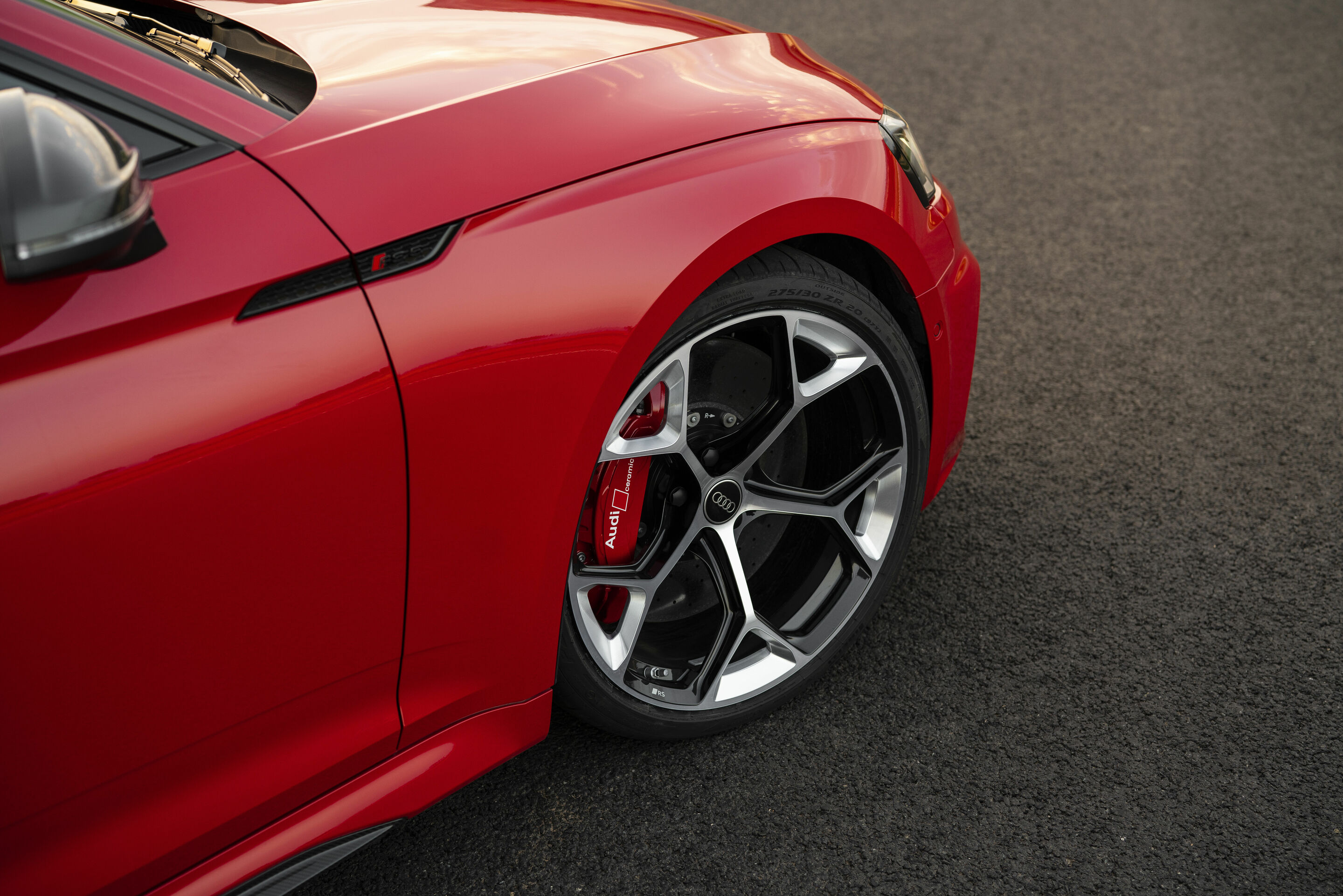 Audi RS 5 Coupé with competition plus package - Detail,
Colour: Tango red