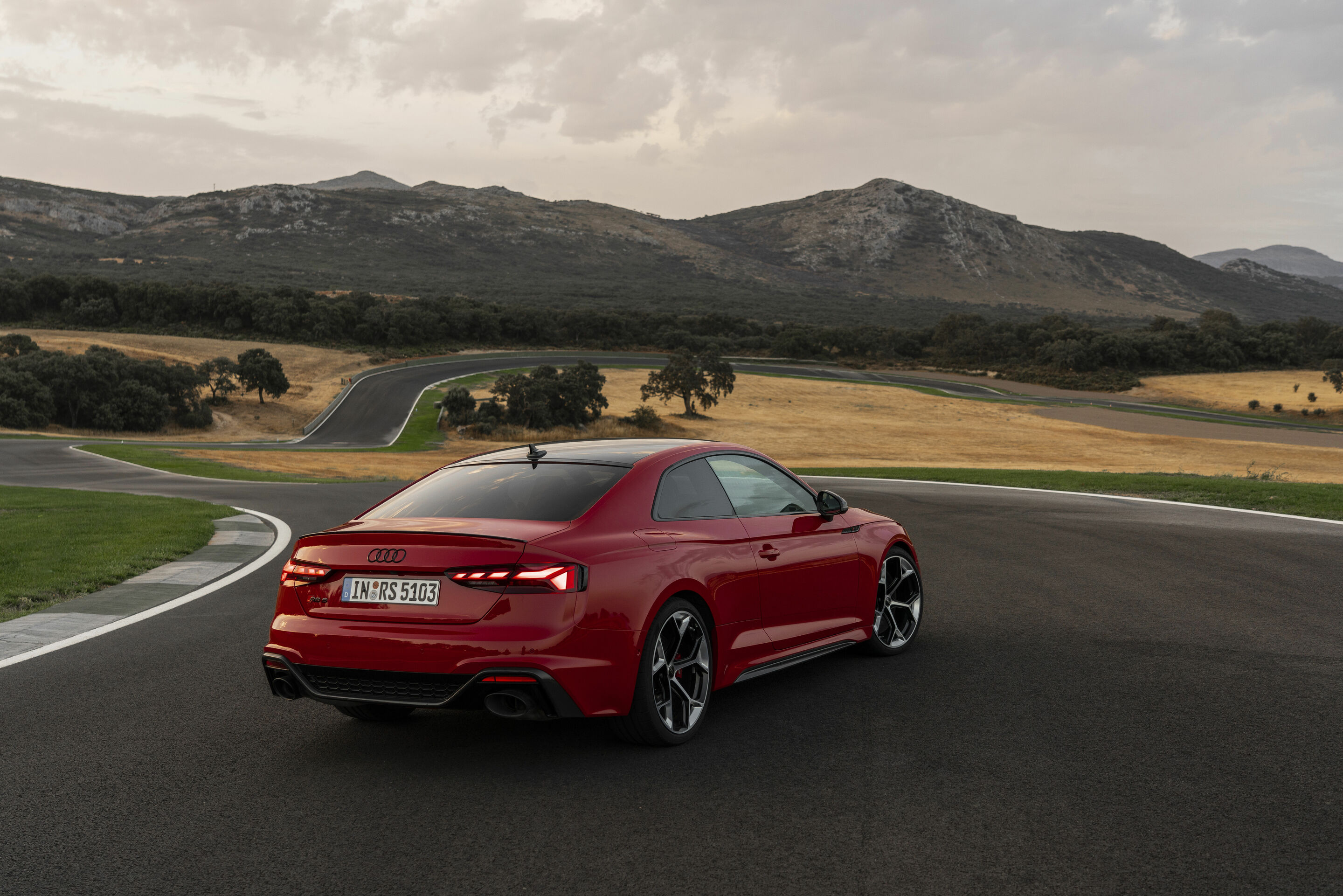 Audi RS 5 Coupé with competition plus package - Static photo,
Colour: Tango red