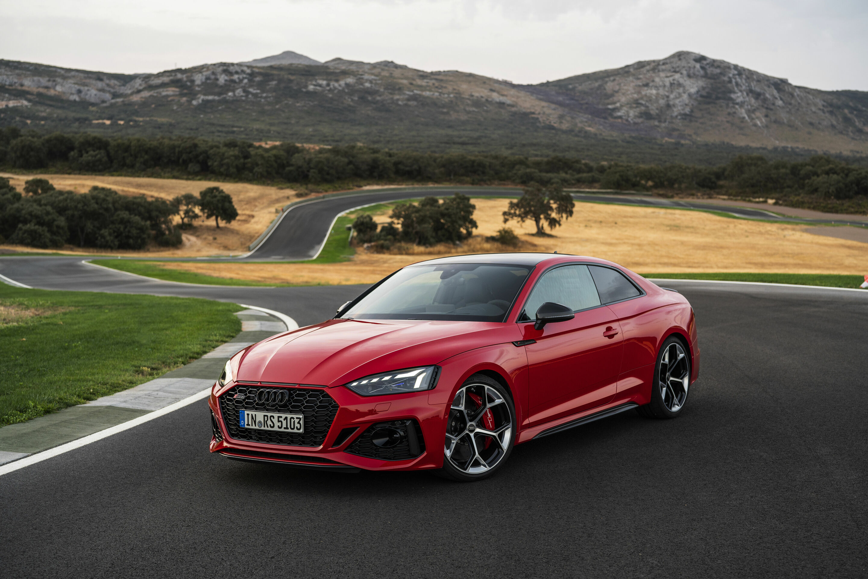 Audi RS 5 Coupé with competition plus package - Static photo,
Colour: Tango red