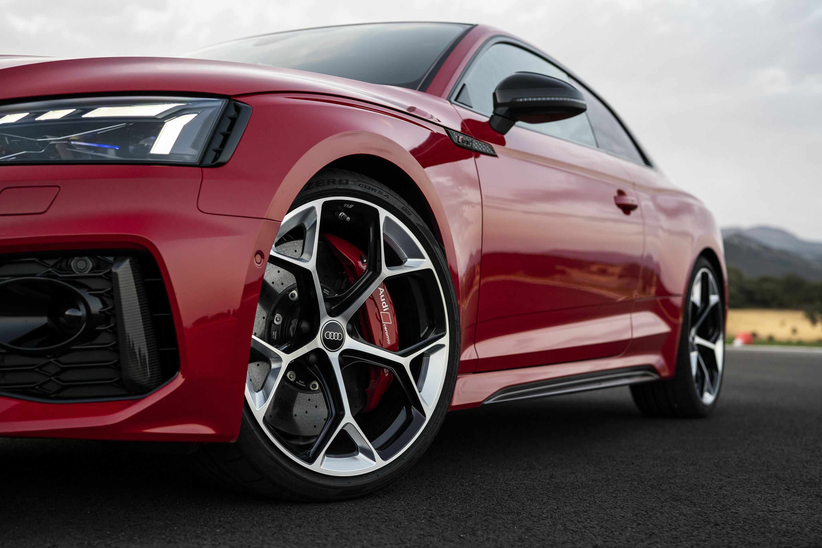 Audi RS 5 Coupé with competition plus package - Static photo,
Colour: Tango red