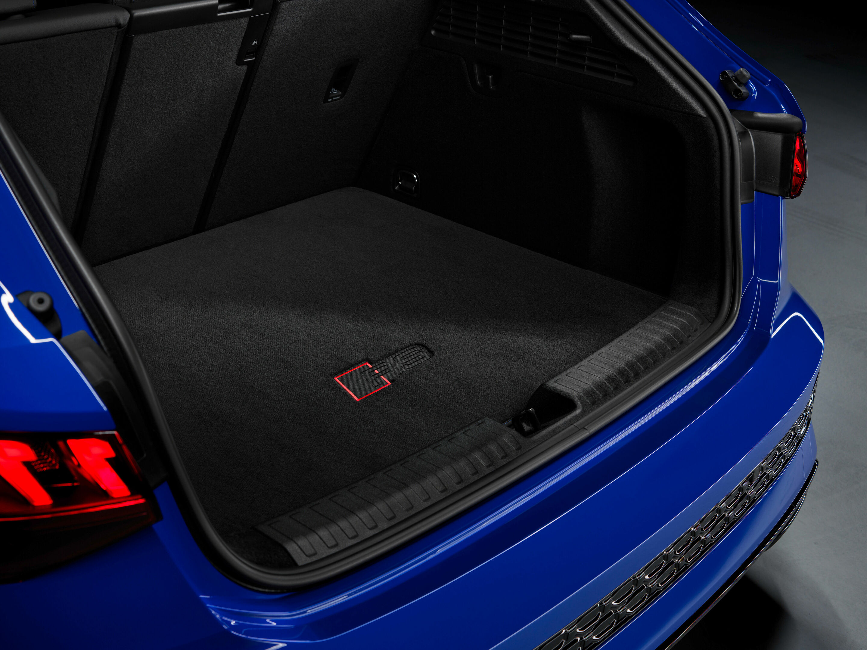 Audi RS 3 Sportback performance edition - Luggage compartment