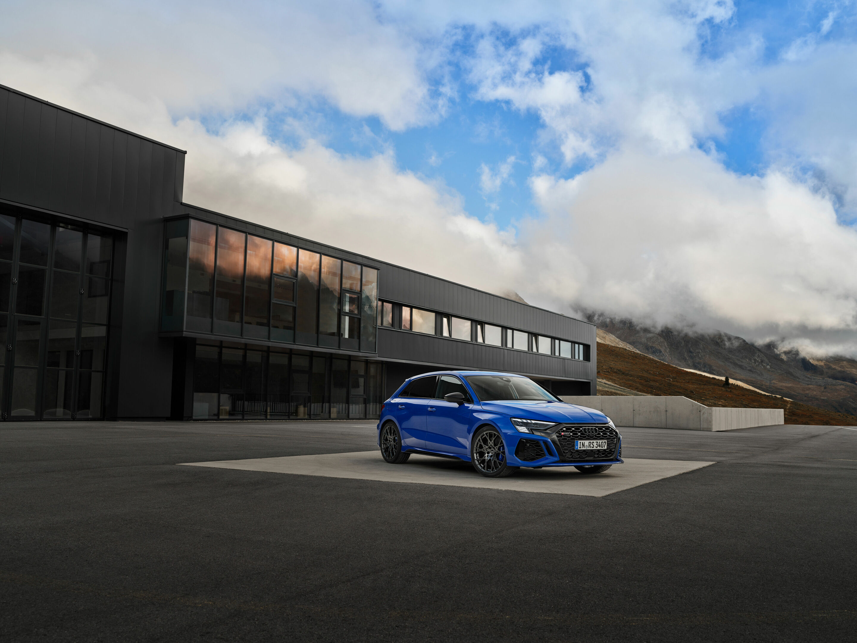 Audi RS 3 Sportback performance edition - Static photo, Colour: Nogaro Blue, Pearl Effect .
