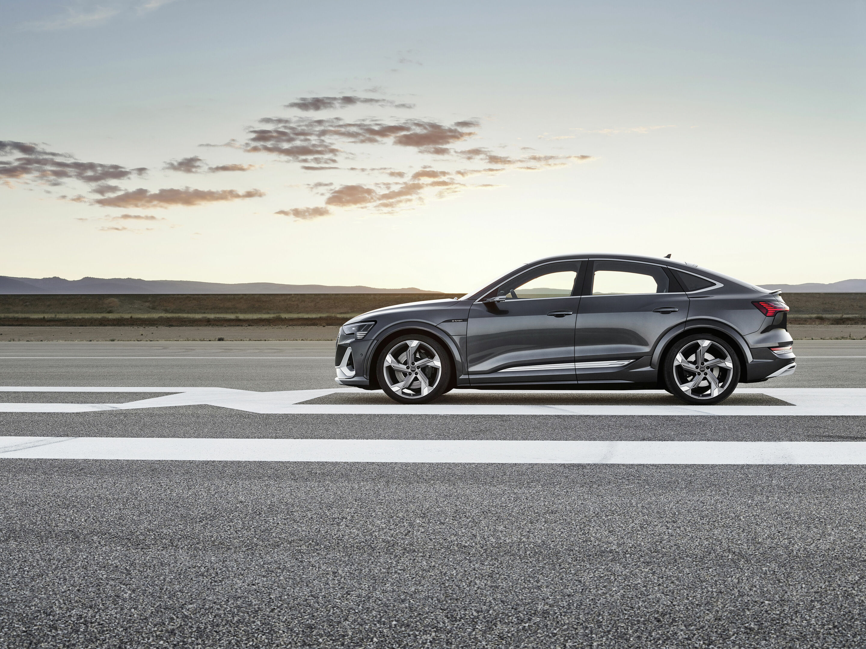 AMC Umfrage-Teaser-Bild - Static photo
Color: Daytona gray