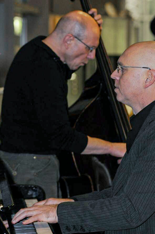 Events am Audi Forum Ingolstadt - After Work Jazz Lounge mit dem Dieter Köhnlein (Pino) und Rudi Engel (Kontrabass)