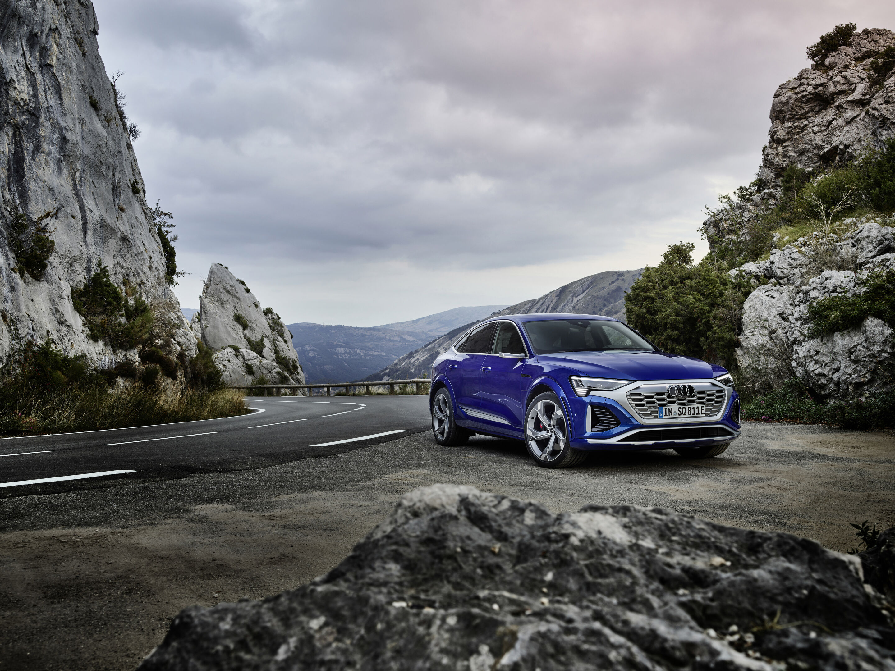 Audi SQ8 Sportback e-tron (until 2025) - Static photo, Colour: Ultra Blue metallic.