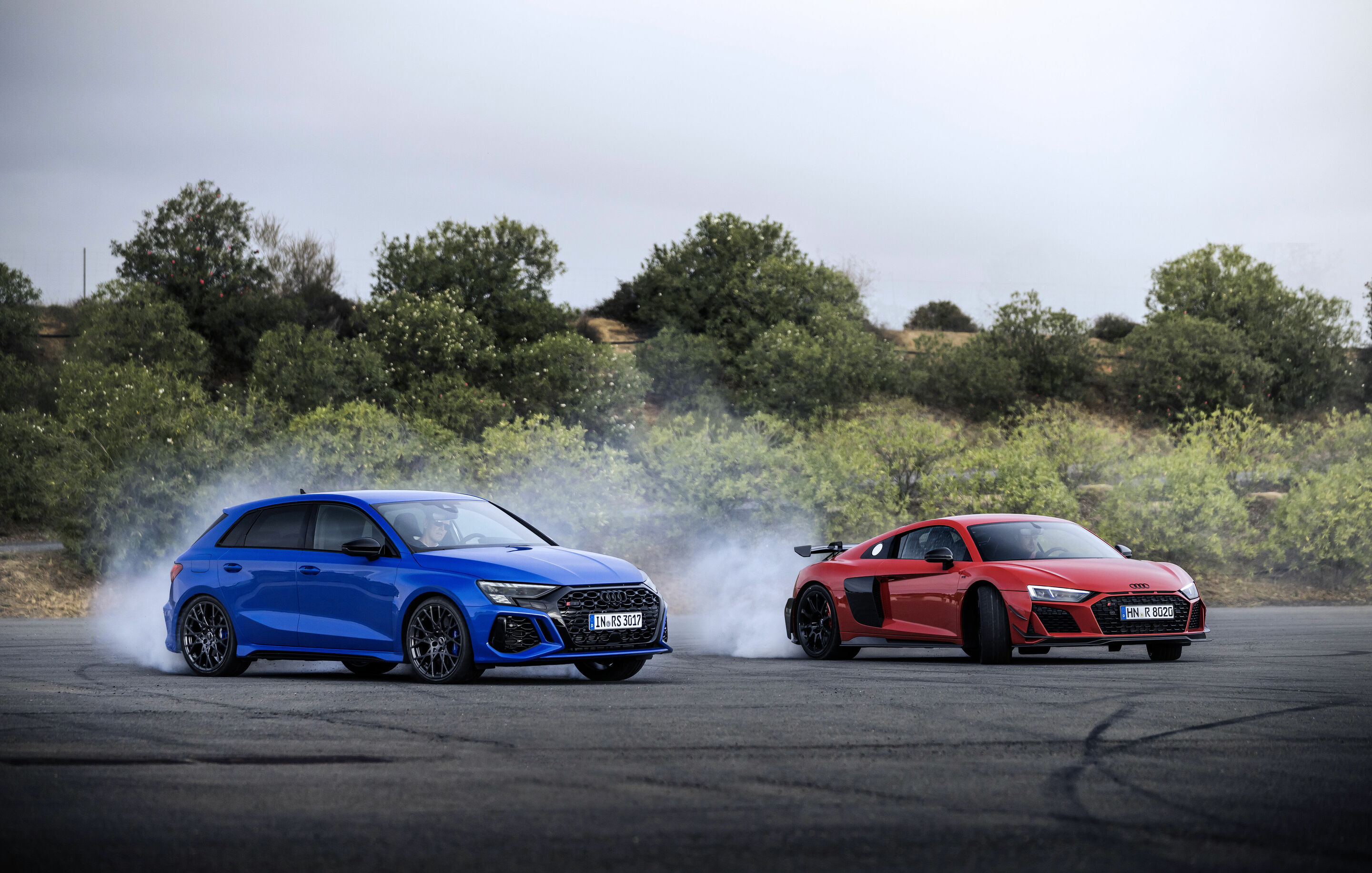 Audi Sport-Sondermodelle - Drift-Vergleich, Audi RS 3 Sportback performance edition, Audi R8 Coupé V10 GT RWD.