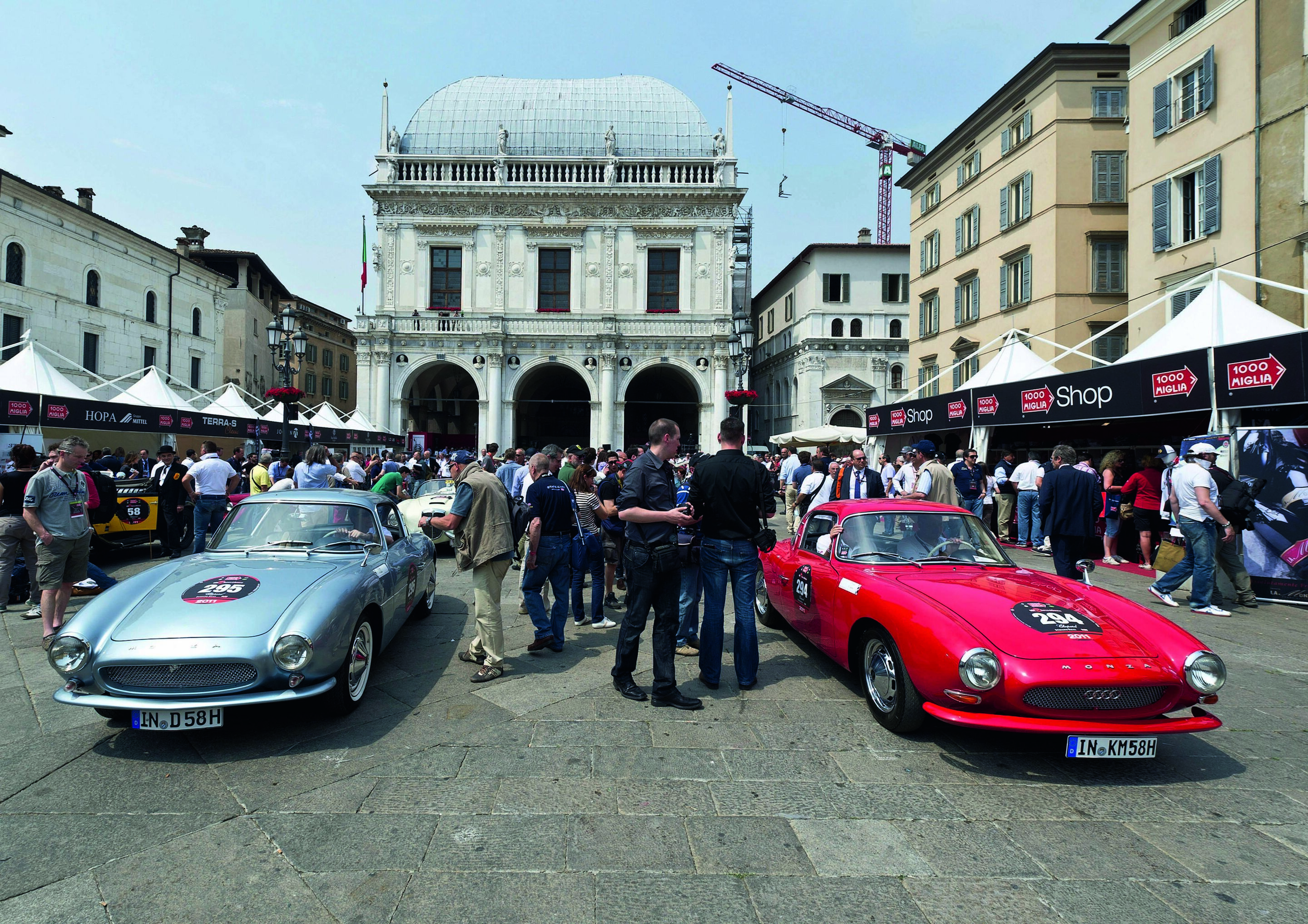 Audi: Mit fünf DKW´s auf der Mille Miglia - Die beiden DKW Monza von Audi Tradition haben die technische Abnahme auf der Piazza Loggia in Brescia problemlos bestanden.