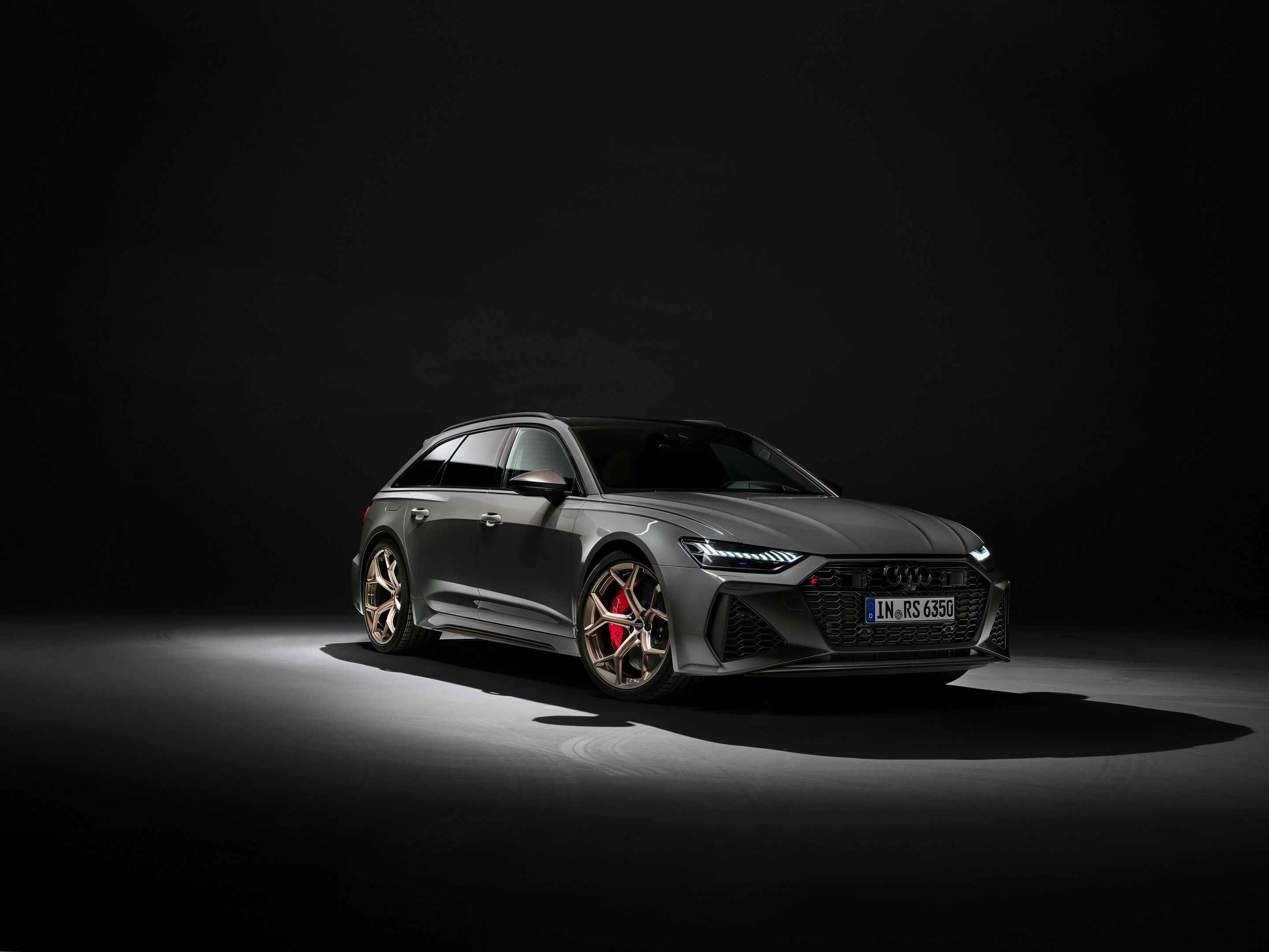 Audi RS 6 Avant performance - Standaufnahme, Farbe: Nimbusgrau in Perleffekt