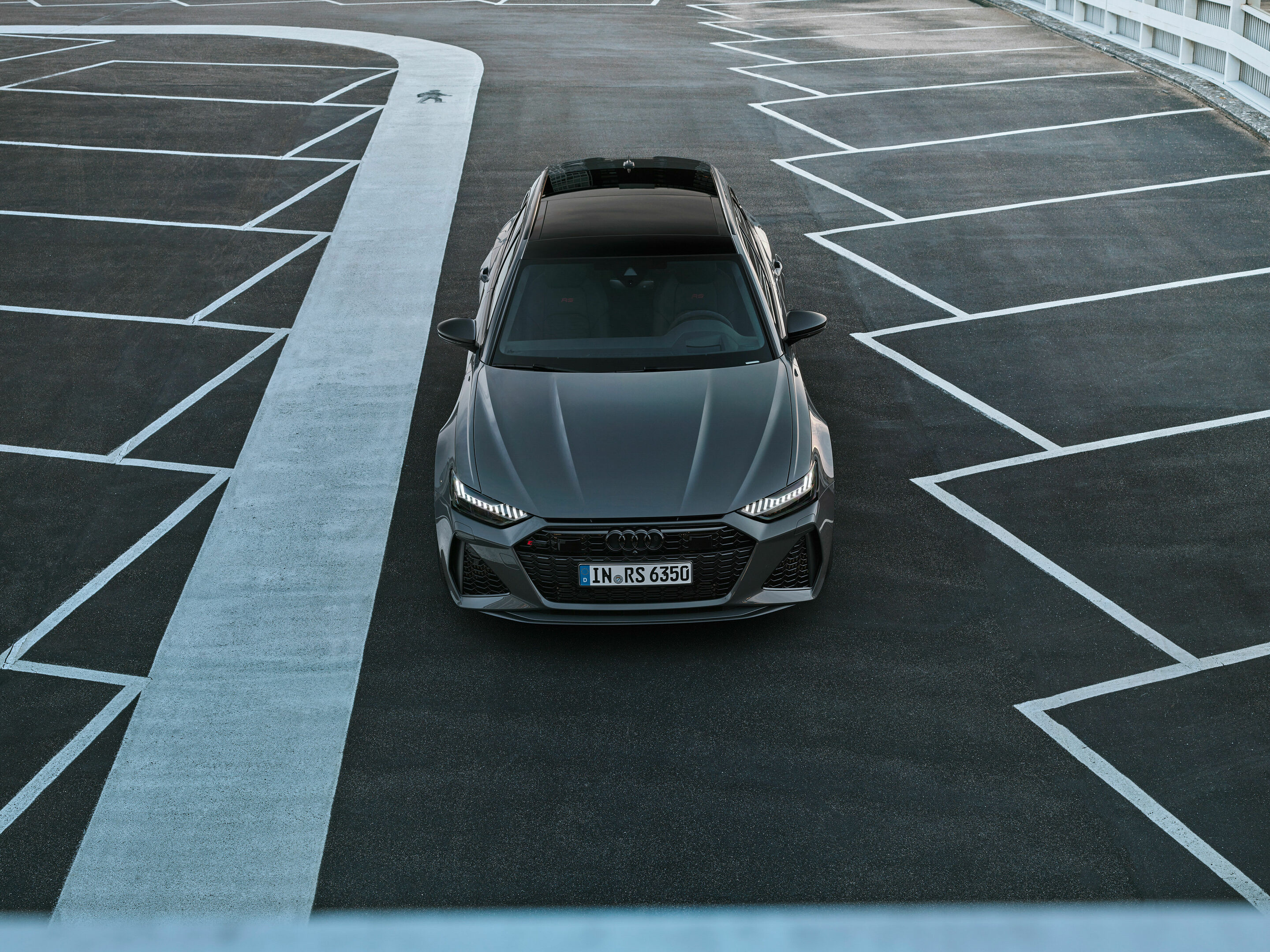 Audi RS 6 Avant performance - Standaufnahme, Farbe: Nimbusgrau in Perleffekt