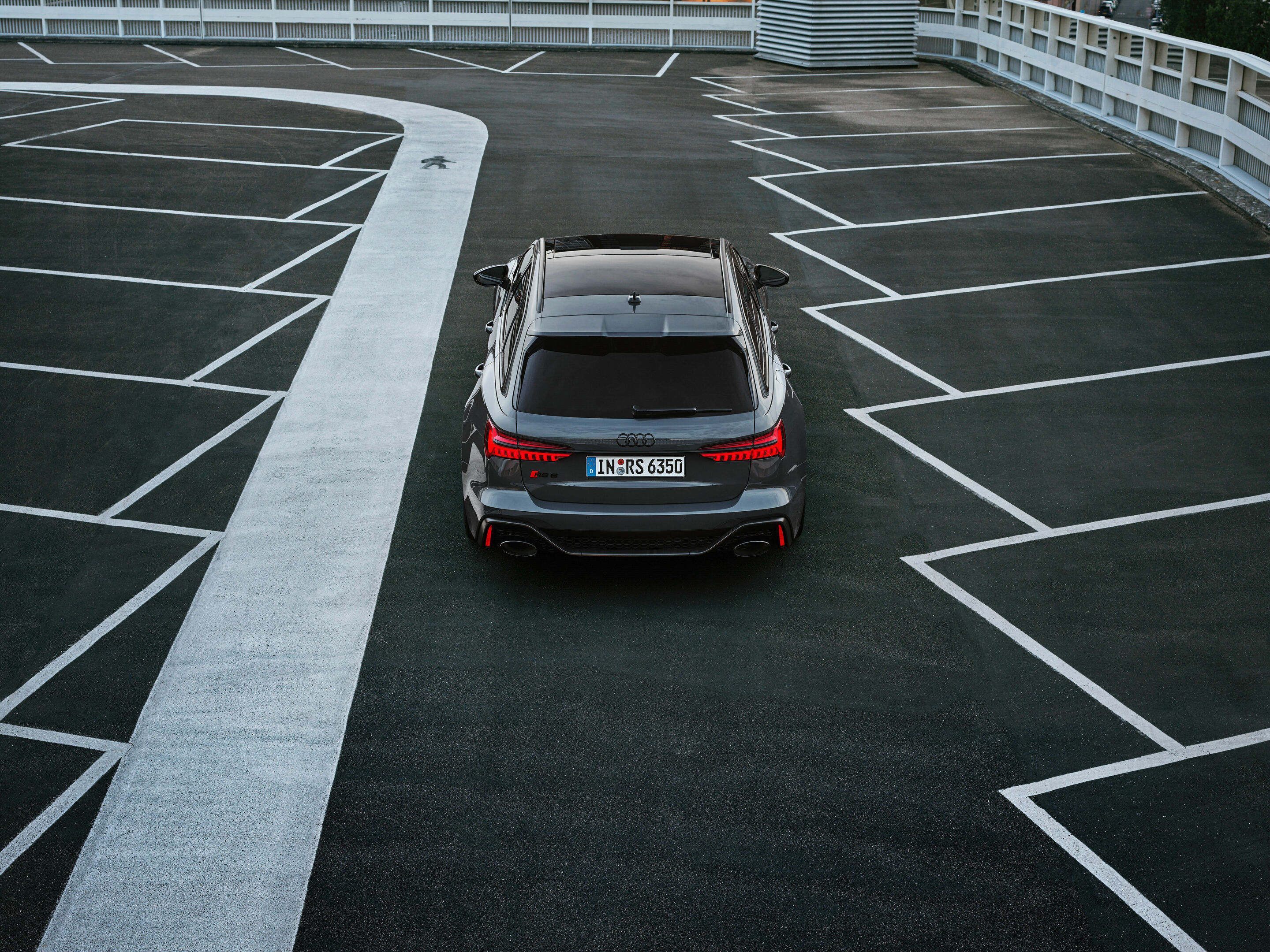 Audi RS 6 Avant performance - Standaufnahme, Farbe: Nimbusgrau in Perleffekt
