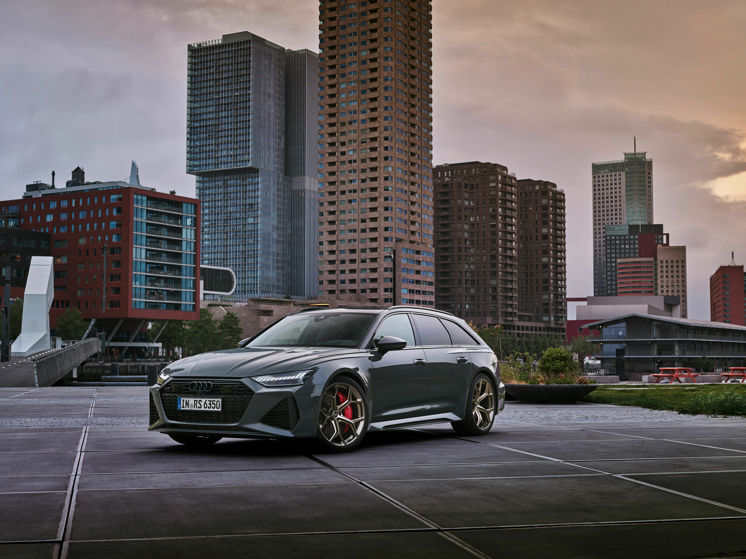 Audi RS 6 Avant performance - Standaufnahme, Farbe: Nimbusgrau in Perleffekt