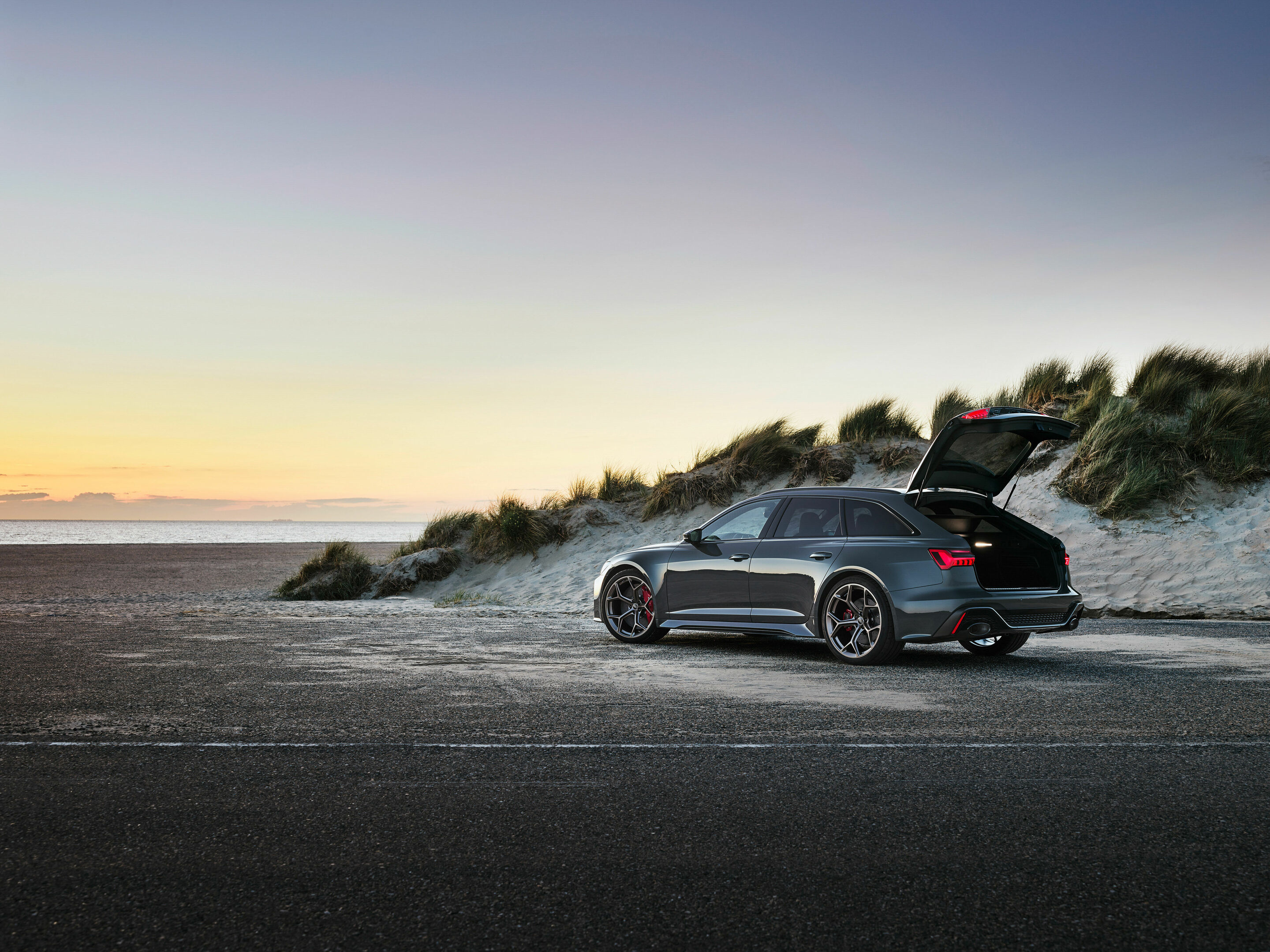 Audi RS 6 Avant performance - Standaufnahme, Farbe: Nimbusgrau in Perleffekt