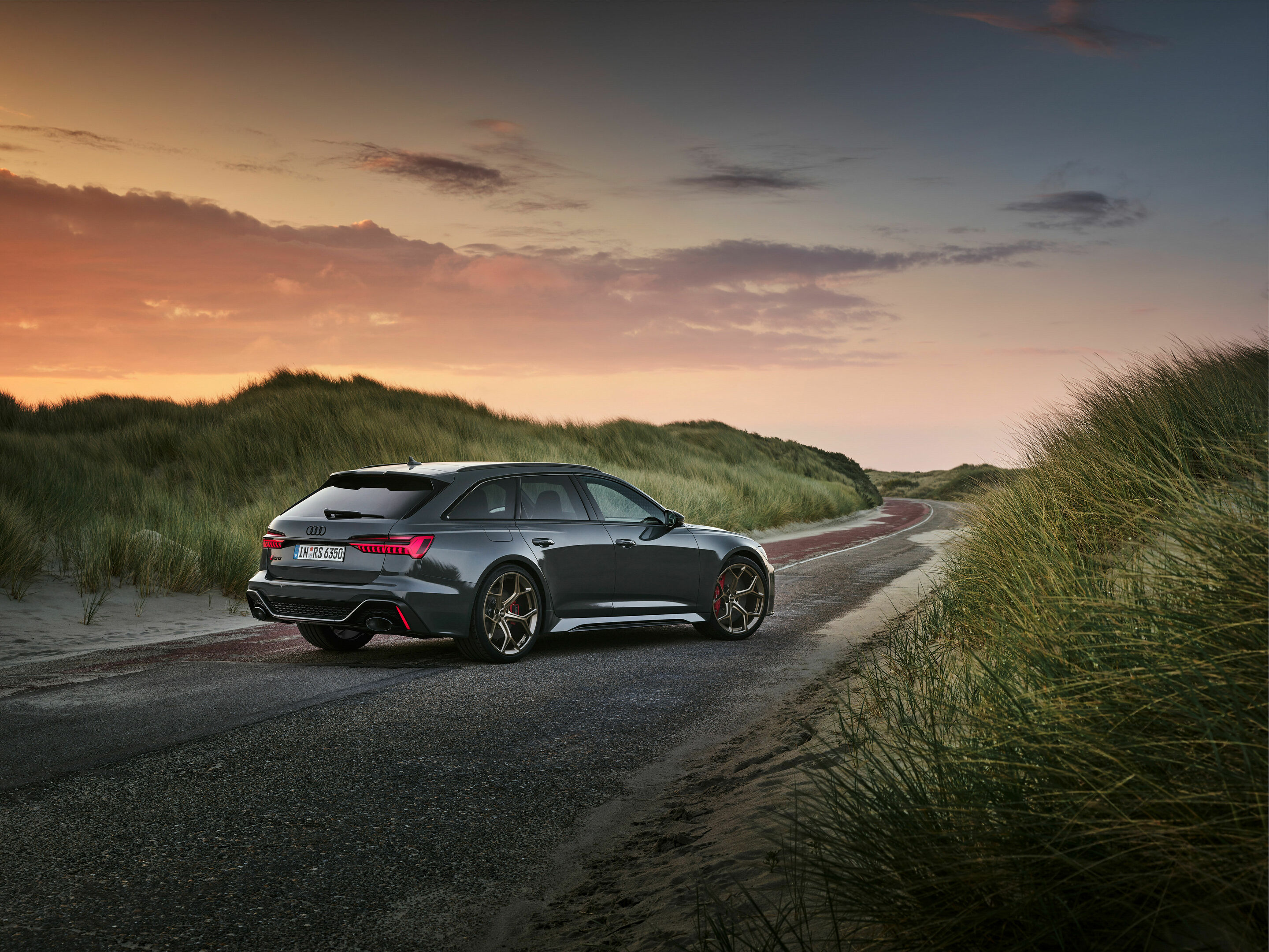 Audi RS 6 Avant performance - Standaufnahme, Farbe: Nimbusgrau in Perleffekt
