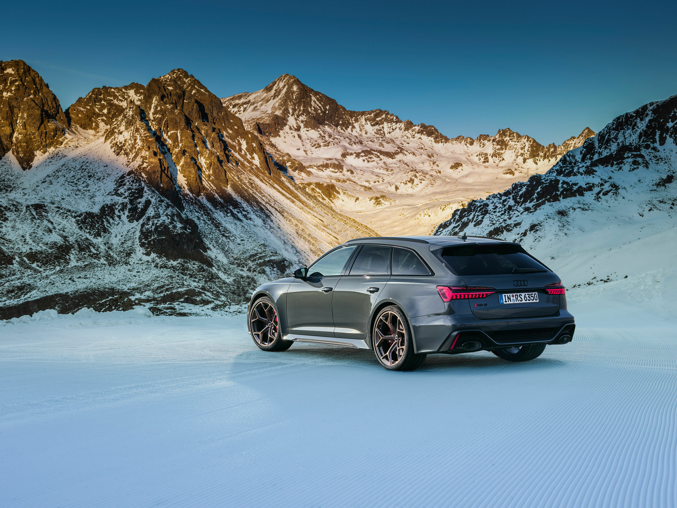 Audi RS 6 Avant performance - Standaufnahme, Farbe: Nimbusgrau in Perleffekt