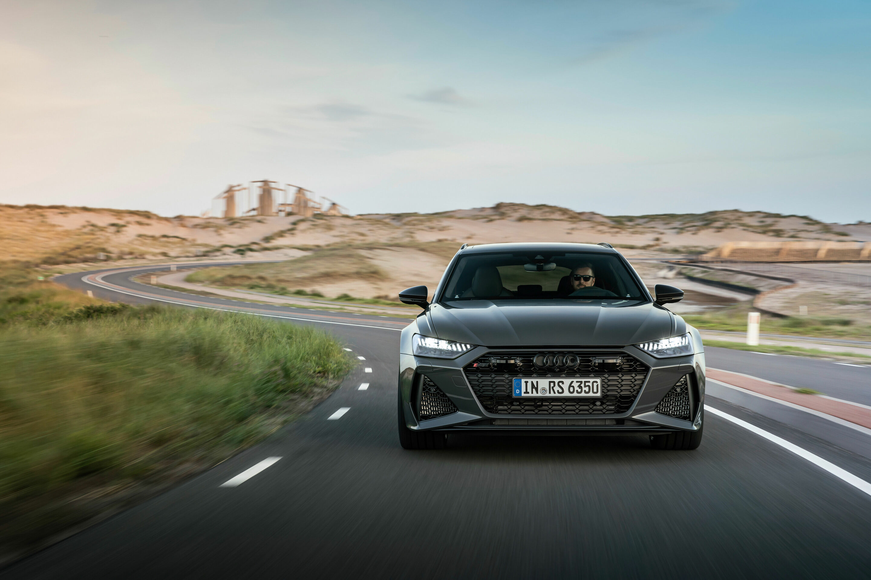 Audi RS 6 Avant performance - Dynamic photo, Colour: Nimbus grey in Pearl Effect
