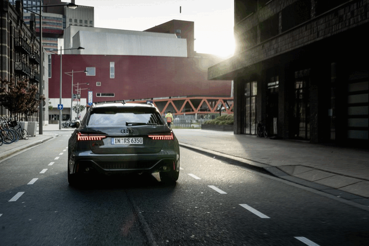 Audi RS 6 Avant performance - Dynamic photo, Colour: Nimbus grey in Pearl Effect