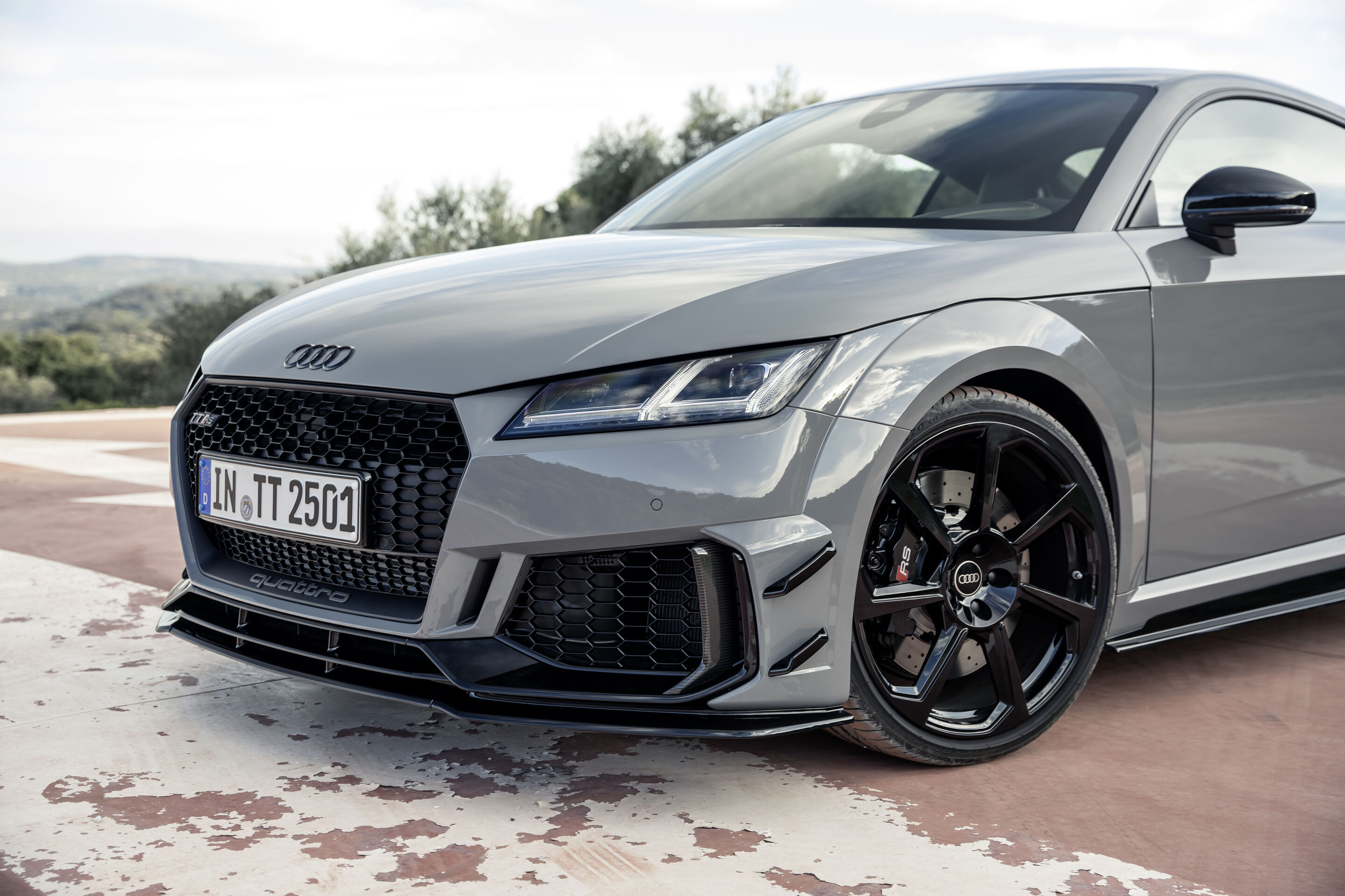 Audi TT RS Coupé iconic edition (until 2023) - Static photo, Colour: Nardo grey