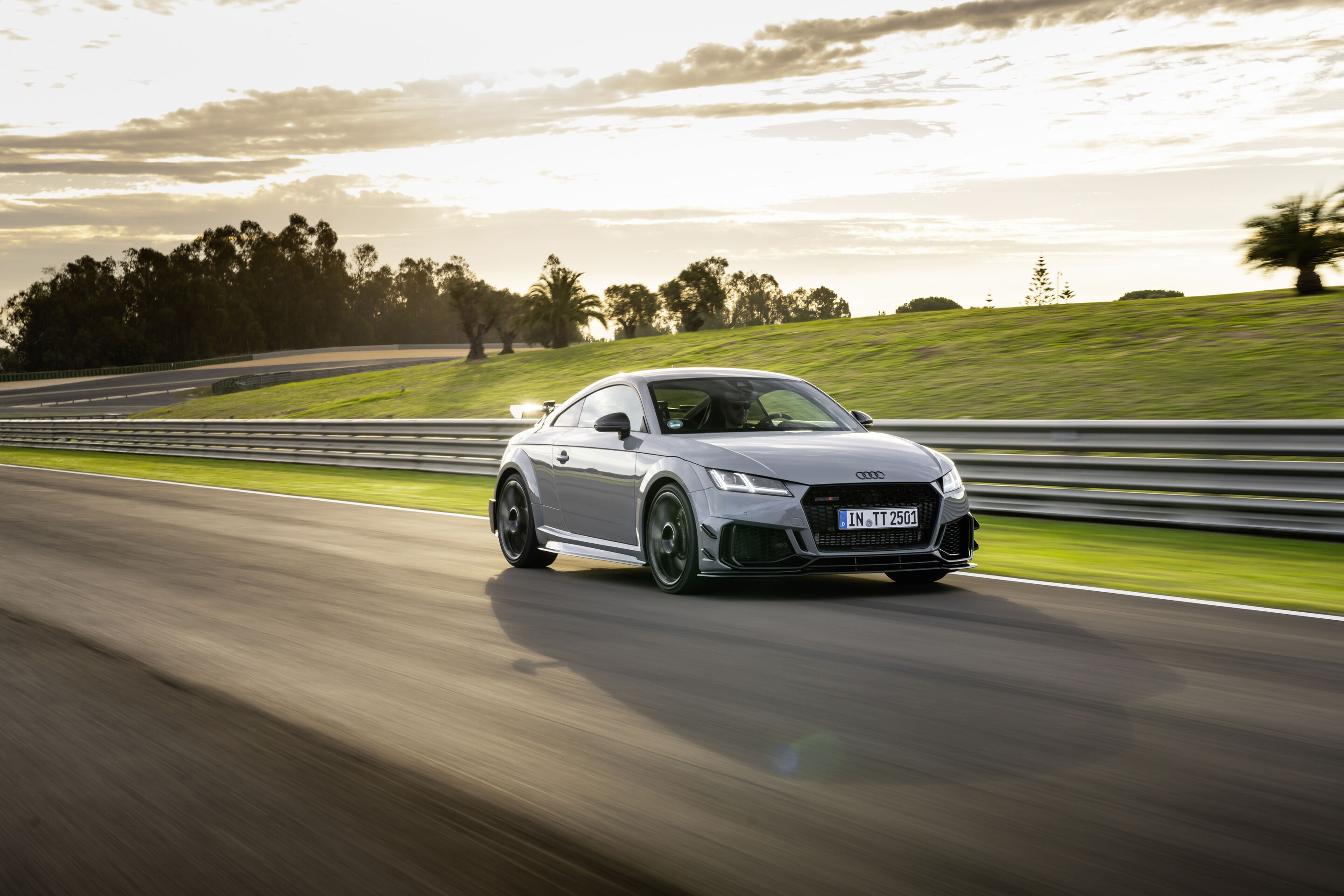 Audi TT RS Coupé iconic edition (until 2023) - Dynamic photo, Colour: Nardo grey
