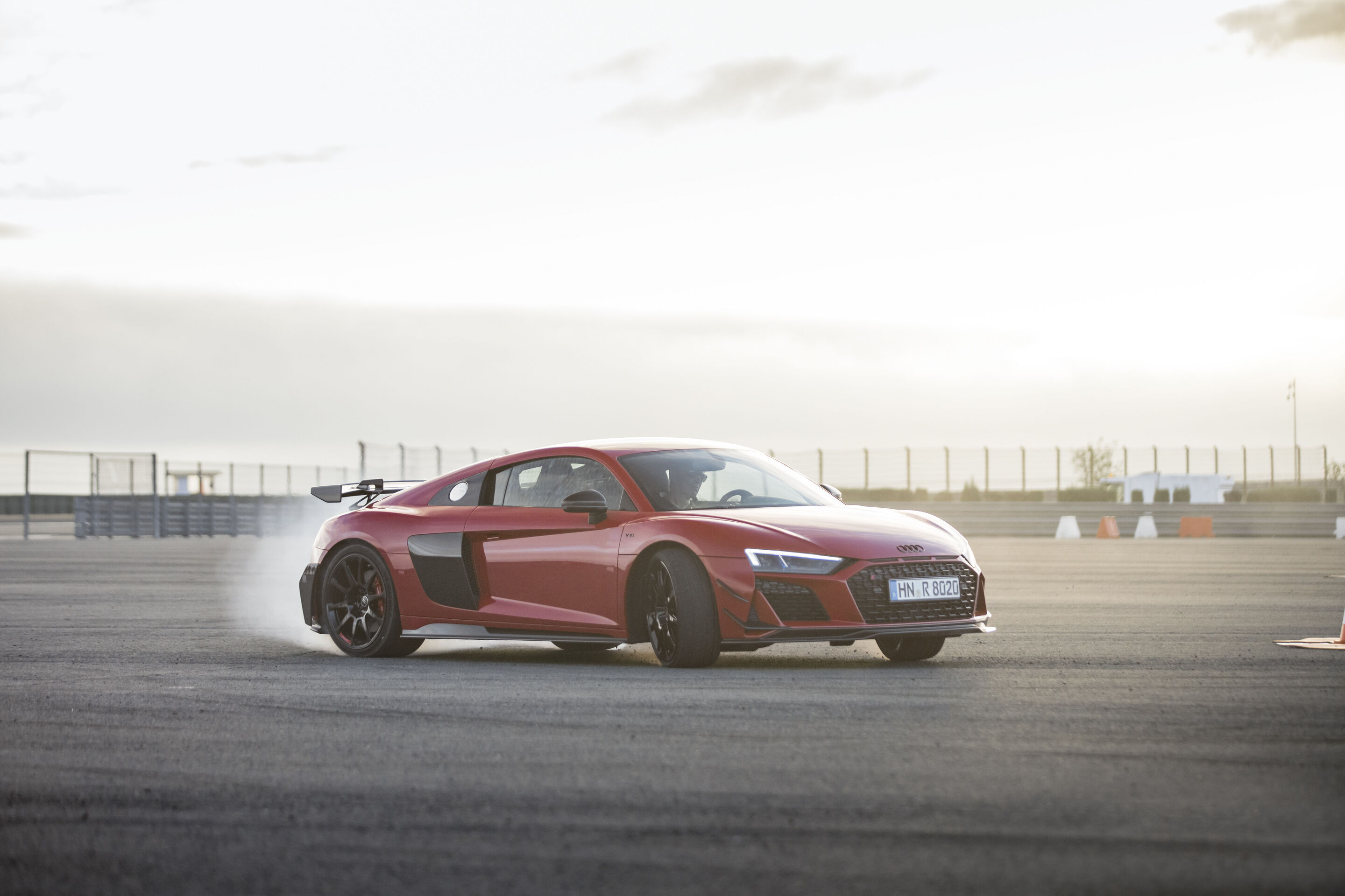Audi R8 Coupé V10 GT RWD (until 2024) - Dynamic photo, Colour: Tango red