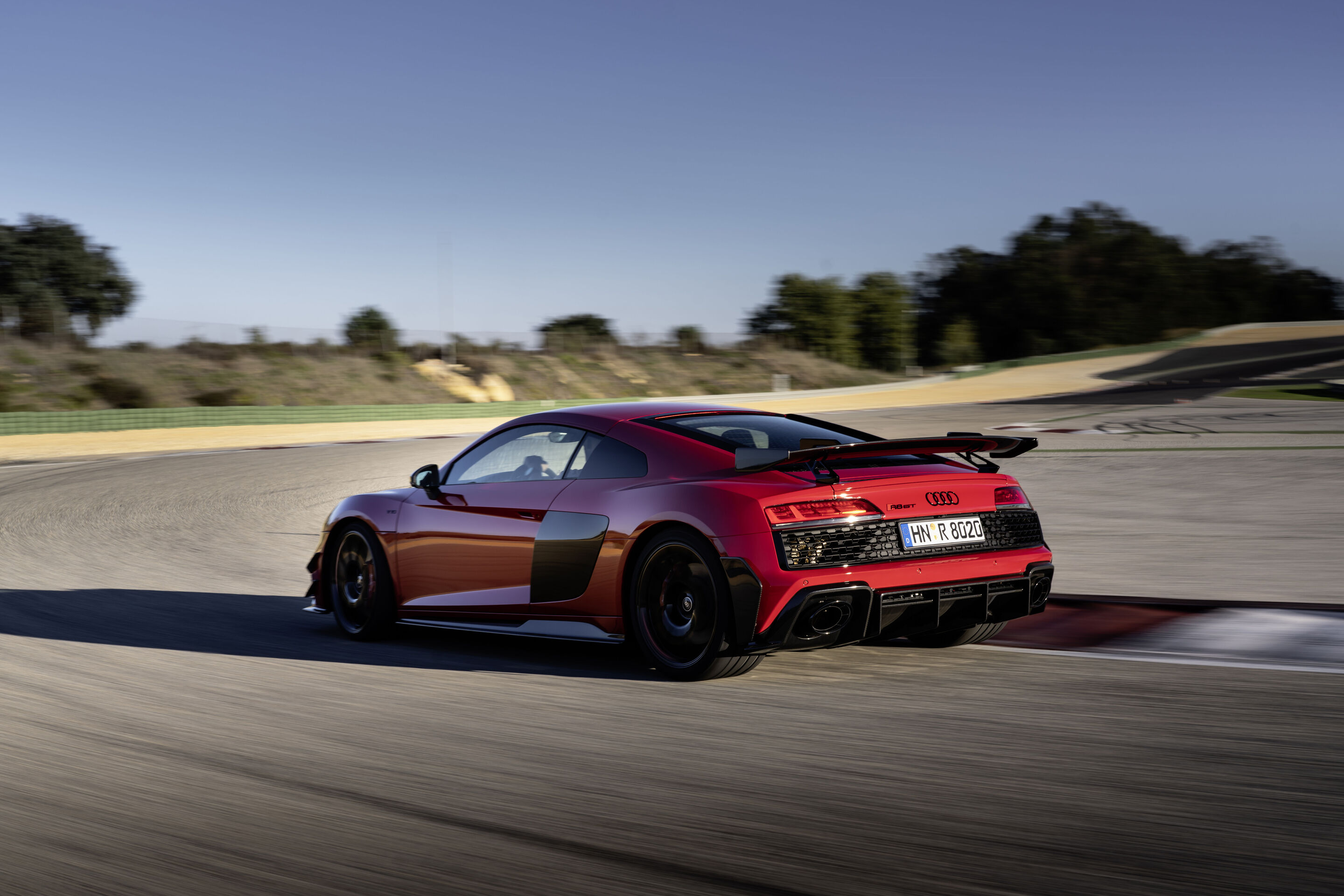 Audi R8 Coupé V10 GT RWD (until 2024) - Dynamic photo, Colour: Tango red