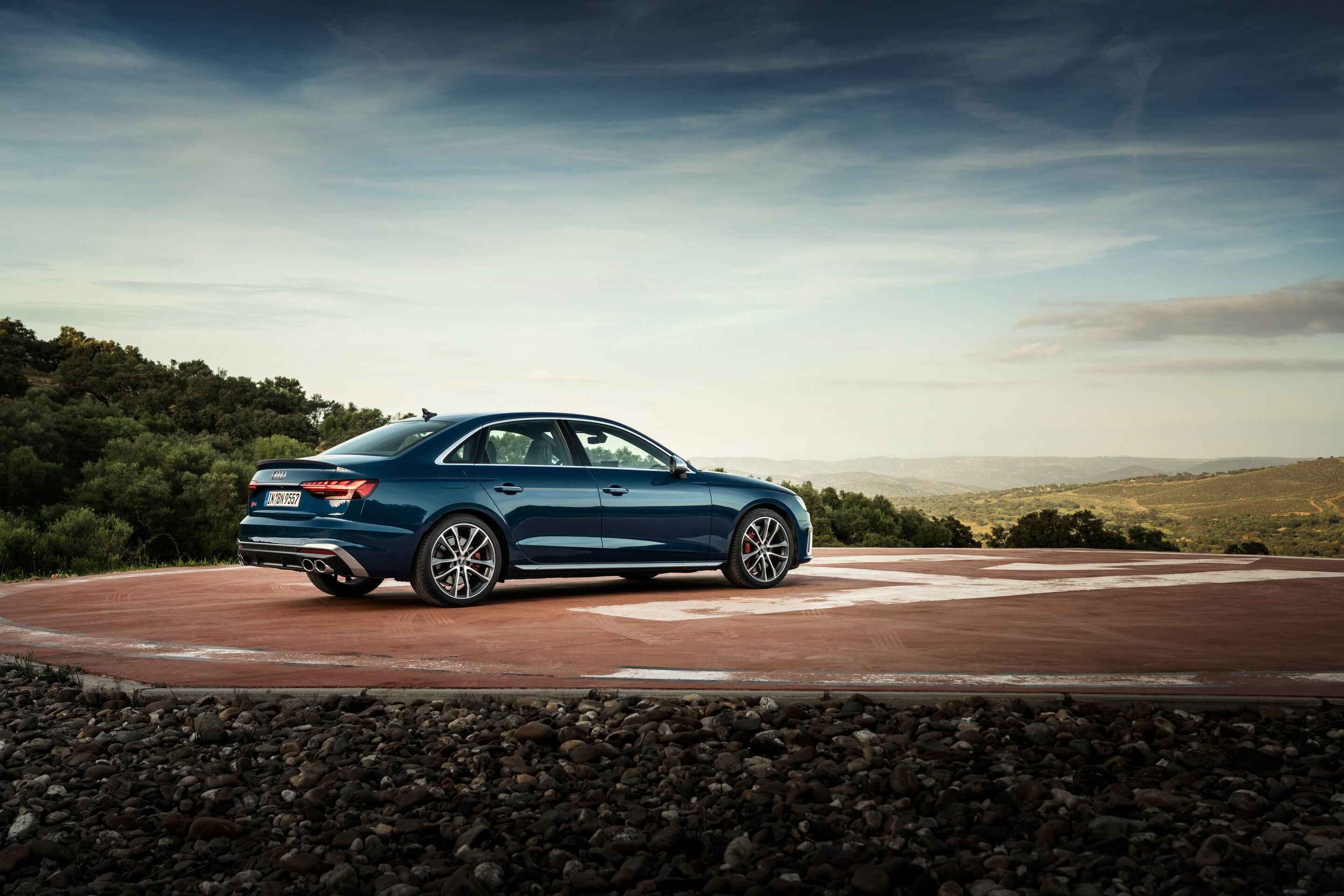 Audi S4 Sedan TDI (until 2024) - Static photo, Colour: Ascari Blue Metallic