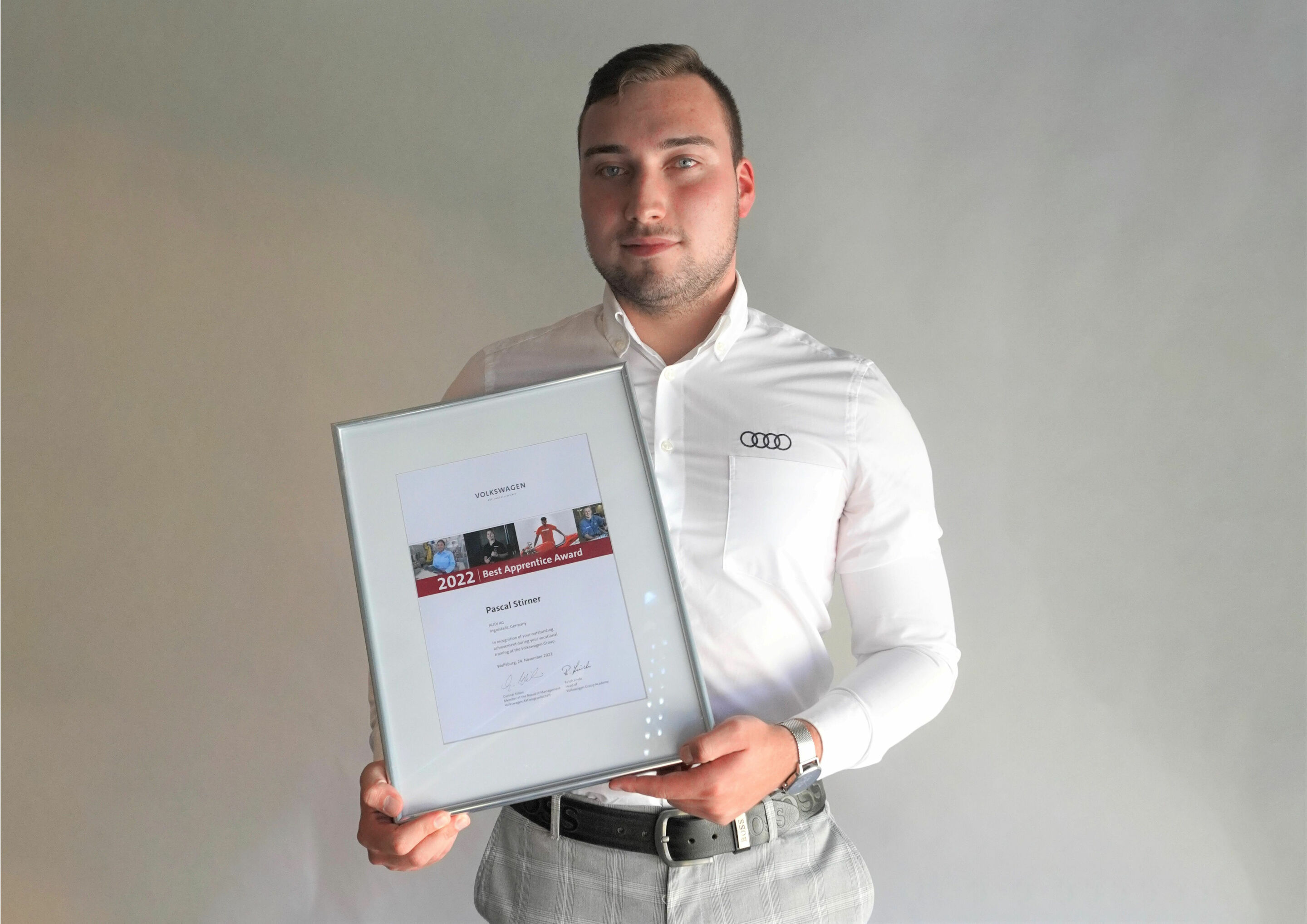 Seven locations, seven best apprentices: Audi’s top trainees in 2022 - Pascal Stirner passed his exam to become a logistics specialist with honors at Audi in Ingolstadt. He has now started a bachelor’s degree in industrial business administration.
