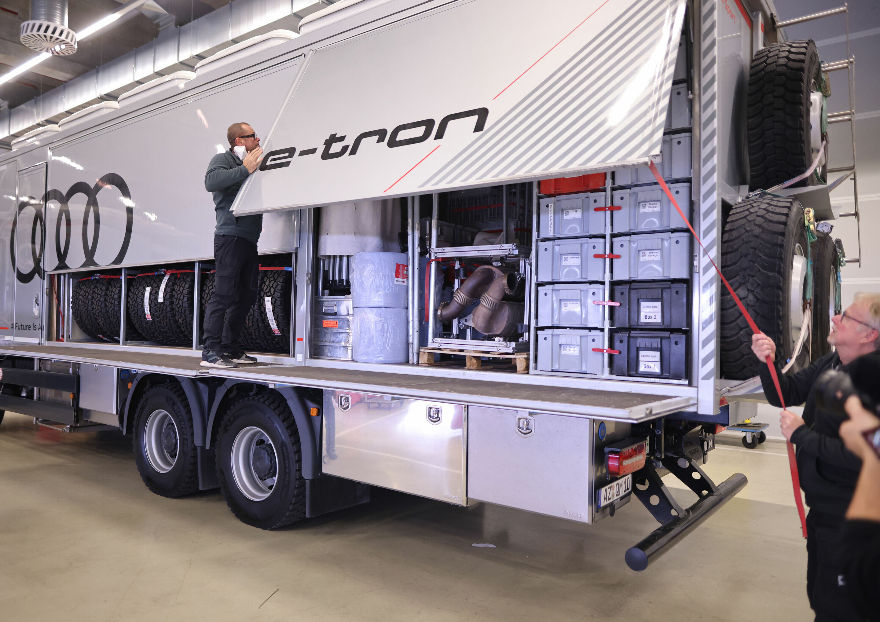 Rallye Dakar 2023 - Logistik und Verladung in Neuburg
