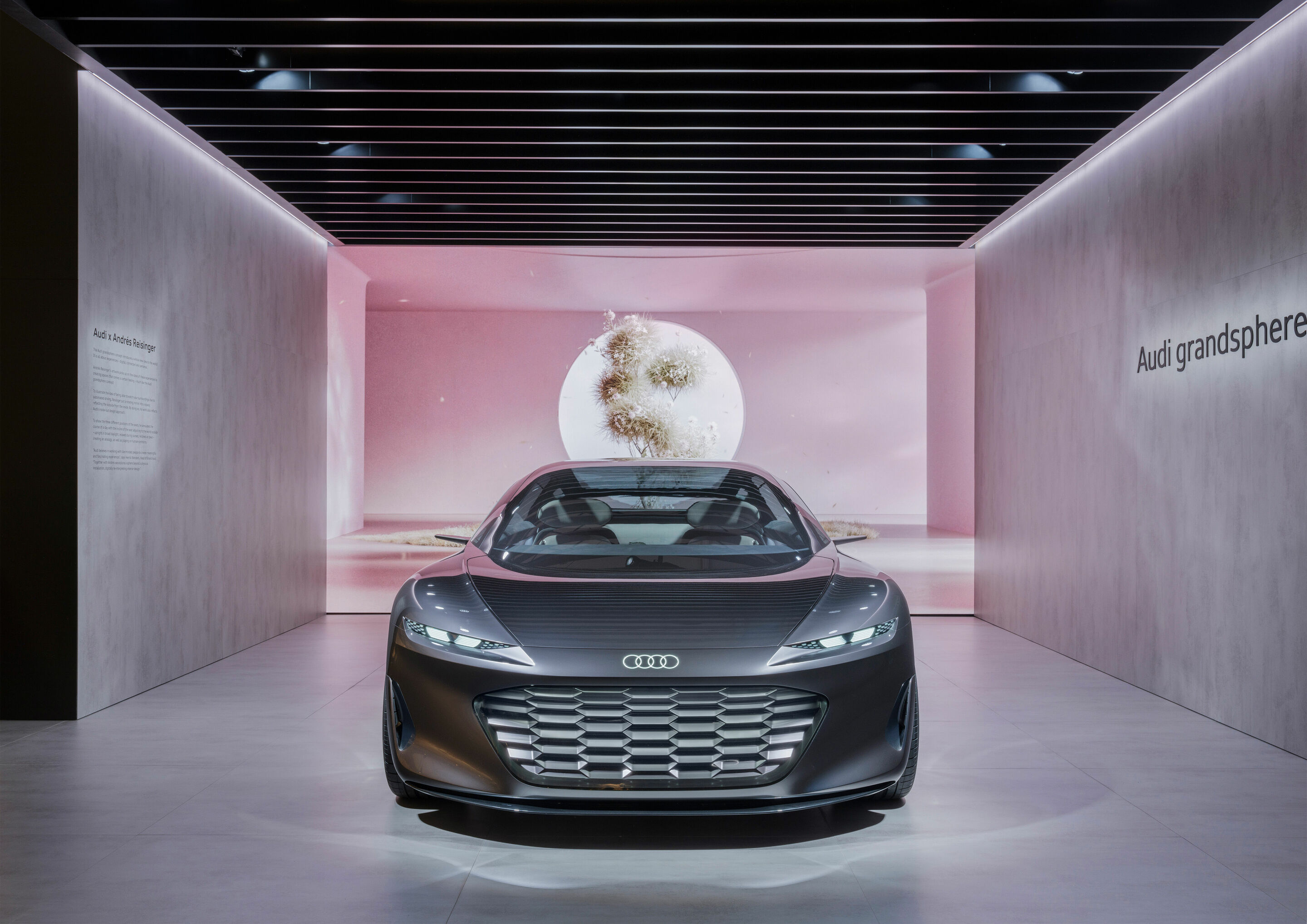 Audi at Design Miami/: Immersive and experiential spheres in digital art - Audi at Design Miami: Andrés Reisinger creates the first digital artwork for Audi, inspired by the design of the Audi grandsphere concept study.