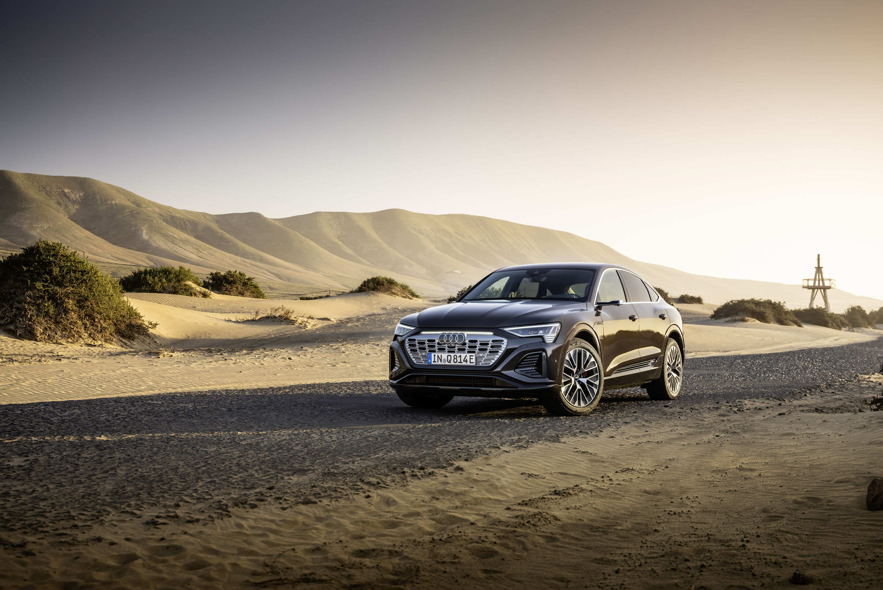 Audi Q8 Sportback 55 e-tron quattro (until 2025) - Static photo, Colour: Madeira Brown metallic.