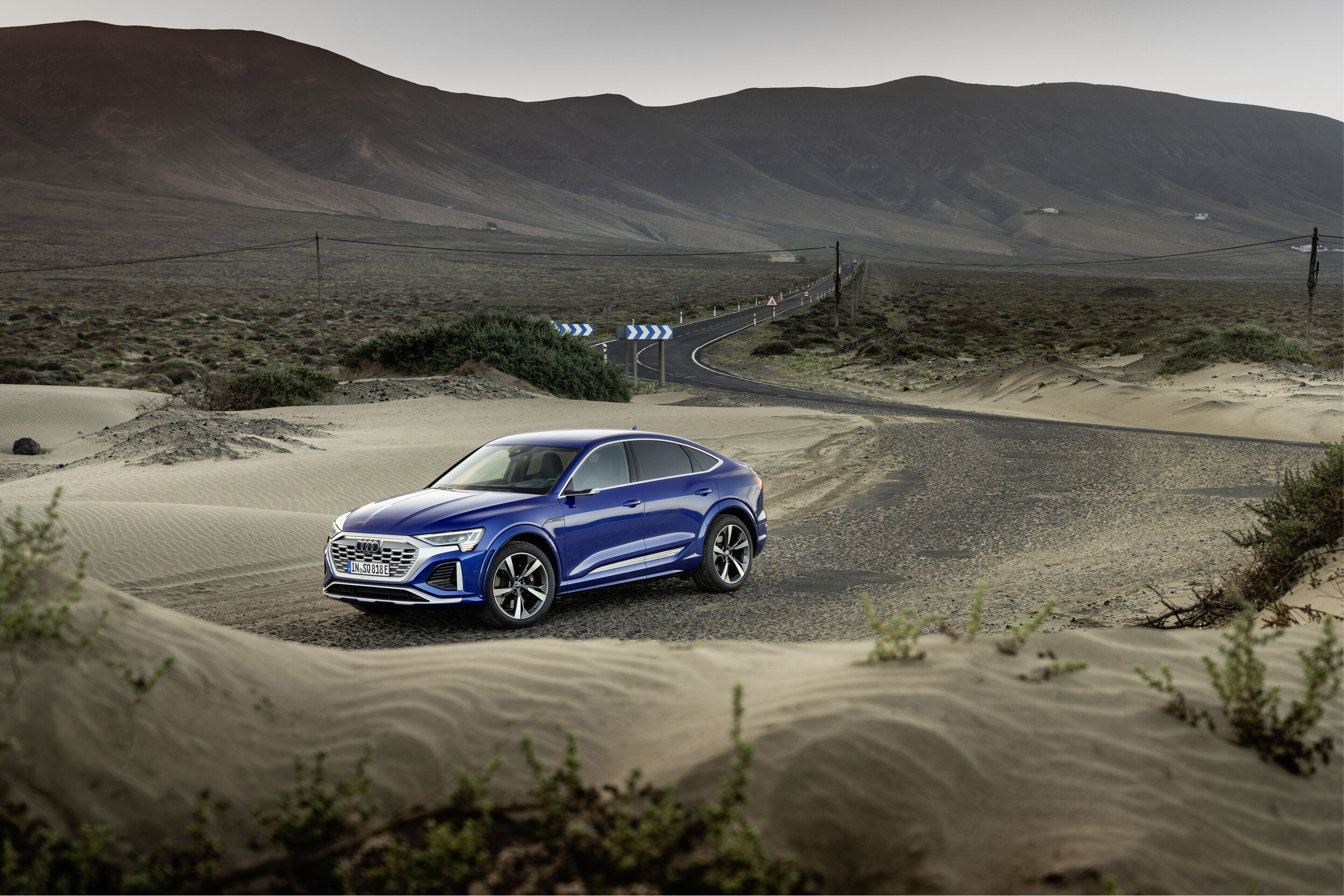 Audi SQ8 Sportback e-tron (bis 2025) - Standaufnahme, Farbe: Ultrablau Metallic.