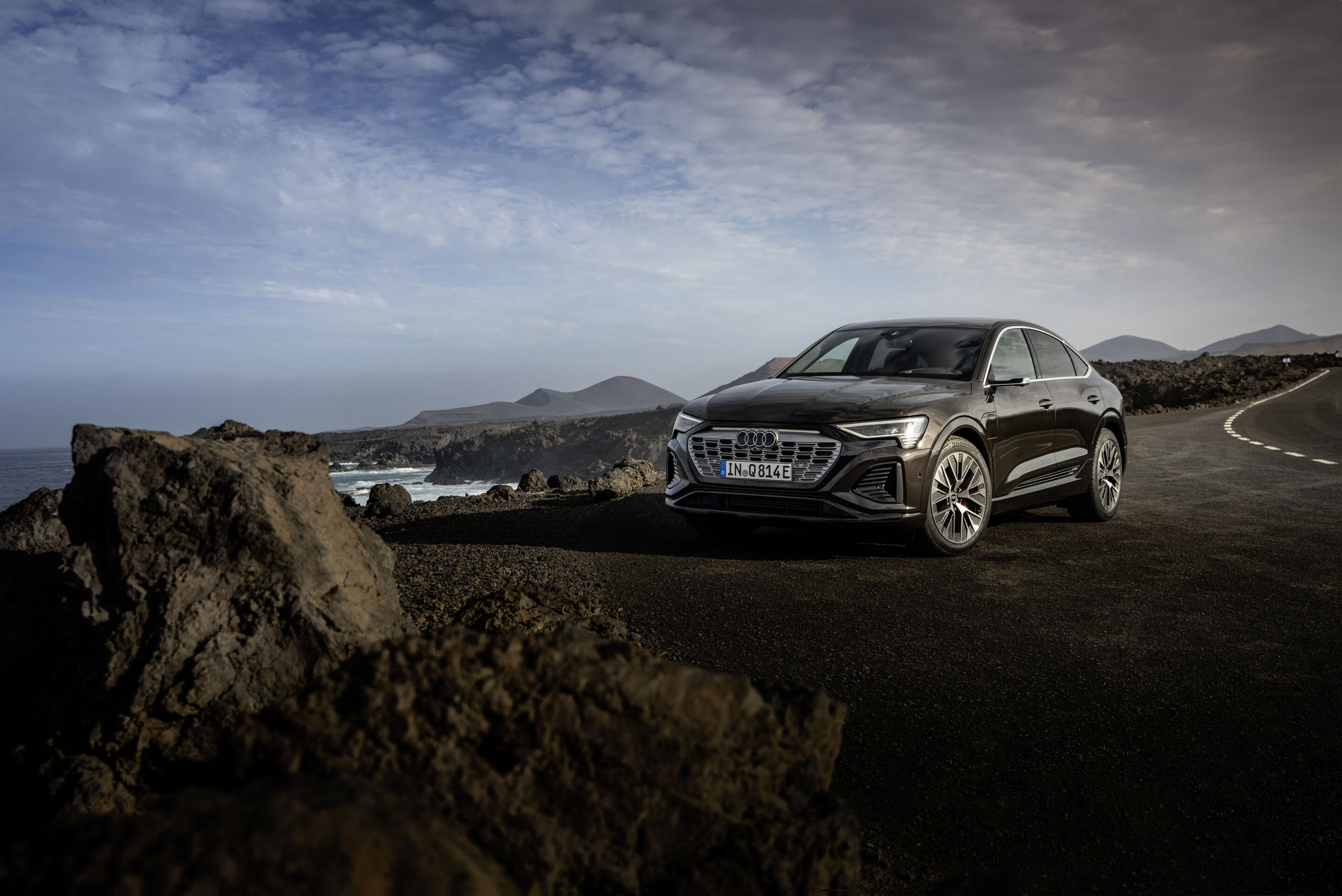 Audi Q8 Sportback 55 e-tron quattro (until 2025) - Static photo, Colour: Madeira Brown metallic.